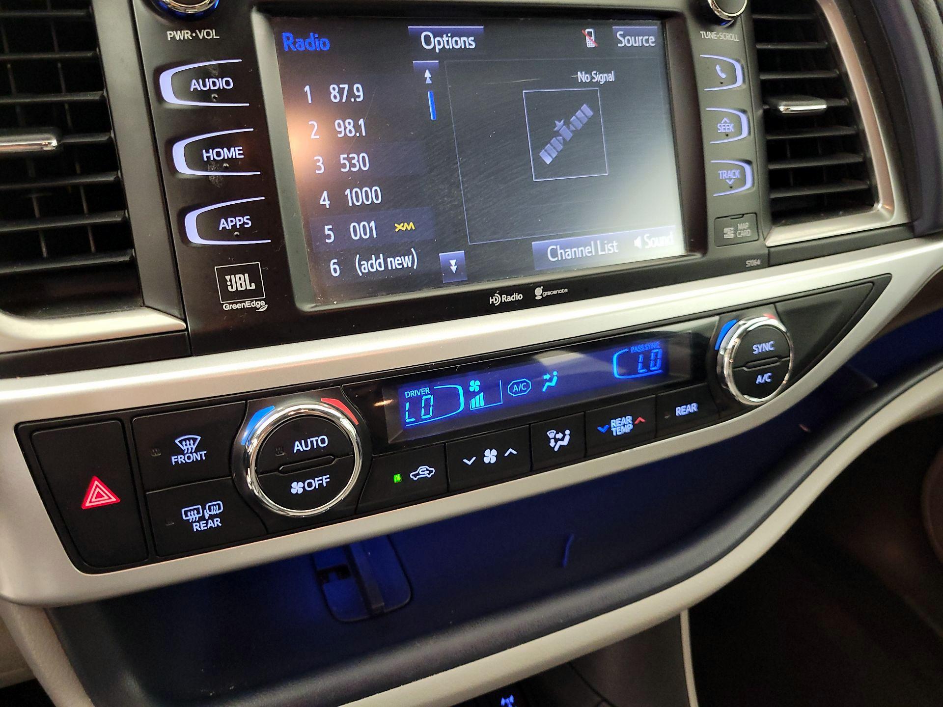 Thumbnail: 2015 Toyota Highlander - 17
