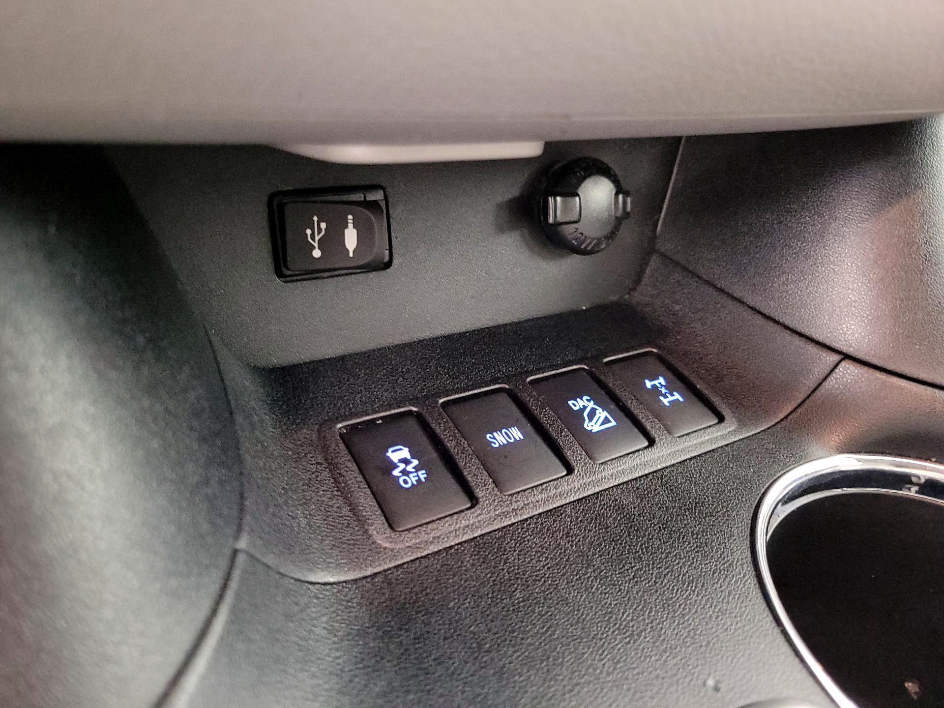 Thumbnail: 2015 Toyota Highlander - 19