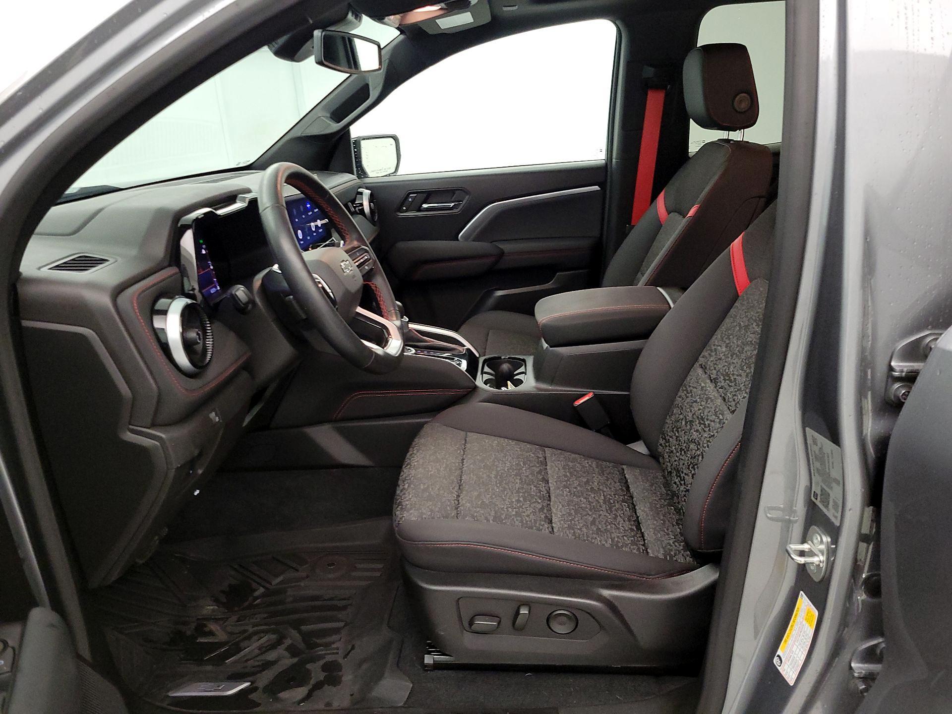 Thumbnail: 2023 Chevrolet Colorado - 11