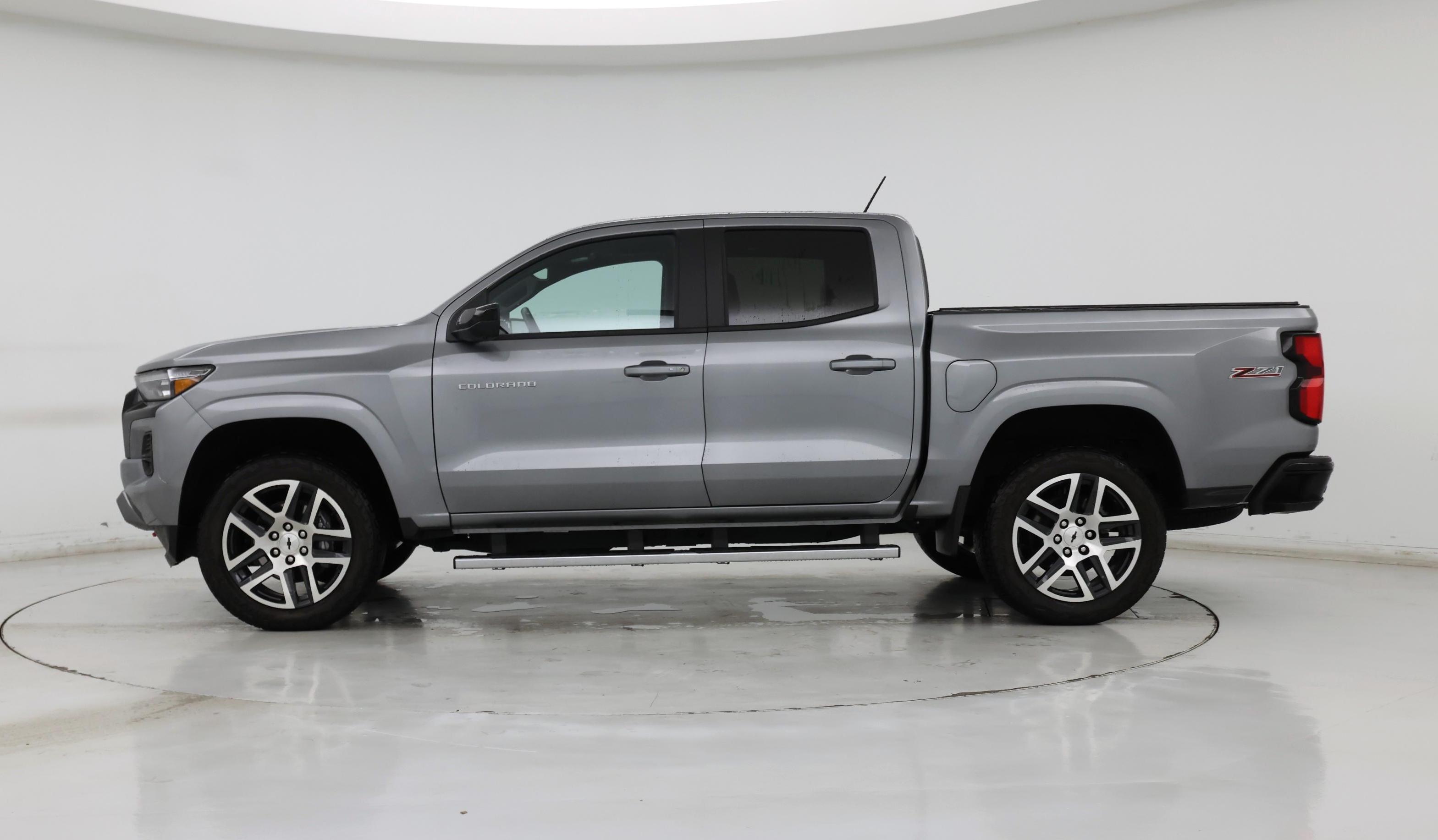 Thumbnail: 2023 Chevrolet Colorado - 3