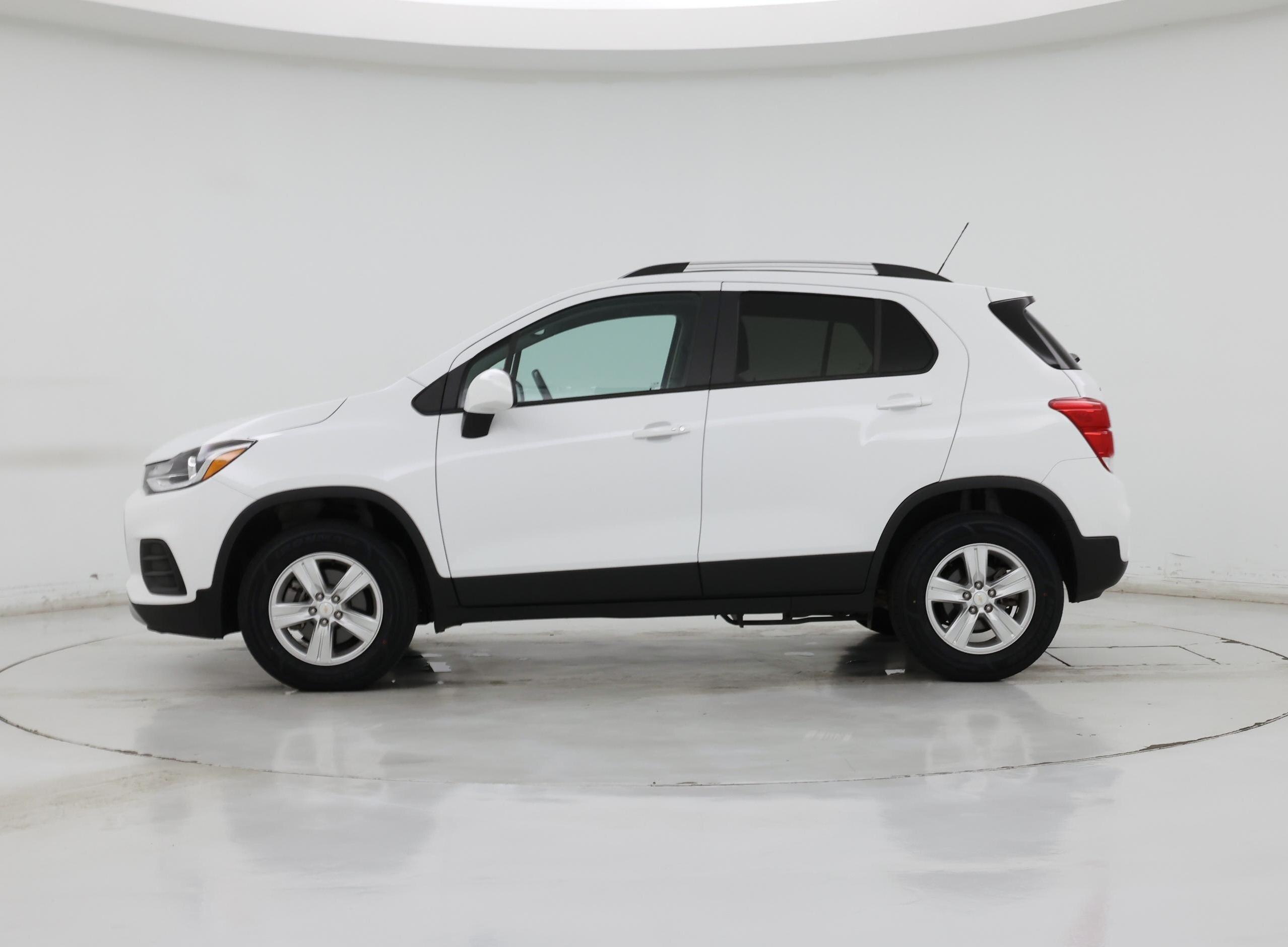 Thumbnail: 2022 Chevrolet Trax - 3