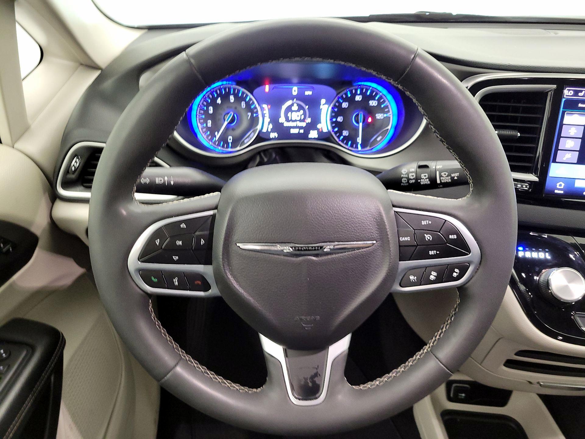 Thumbnail: 2023 Chrysler Pacifica - 10