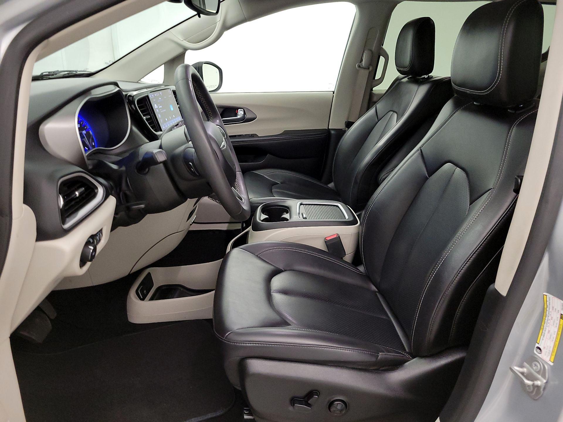 Thumbnail: 2023 Chrysler Pacifica - 11