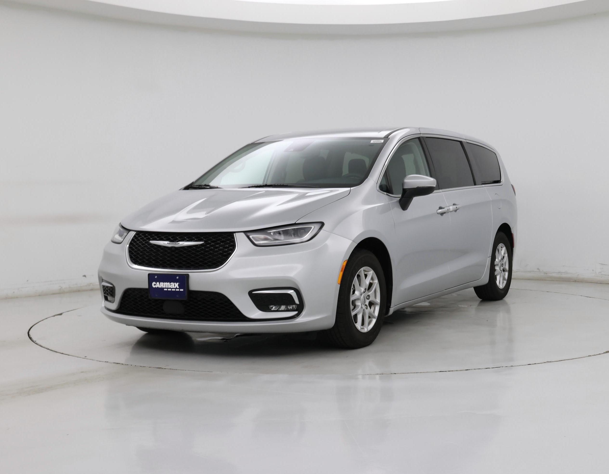 Thumbnail: 2023 Chrysler Pacifica - 4