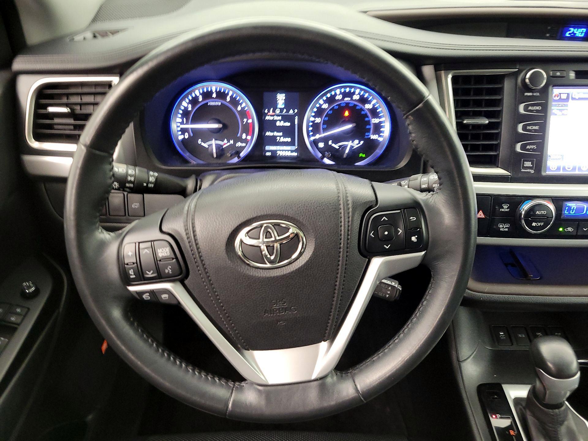 Thumbnail: 2014 Toyota Highlander - 10