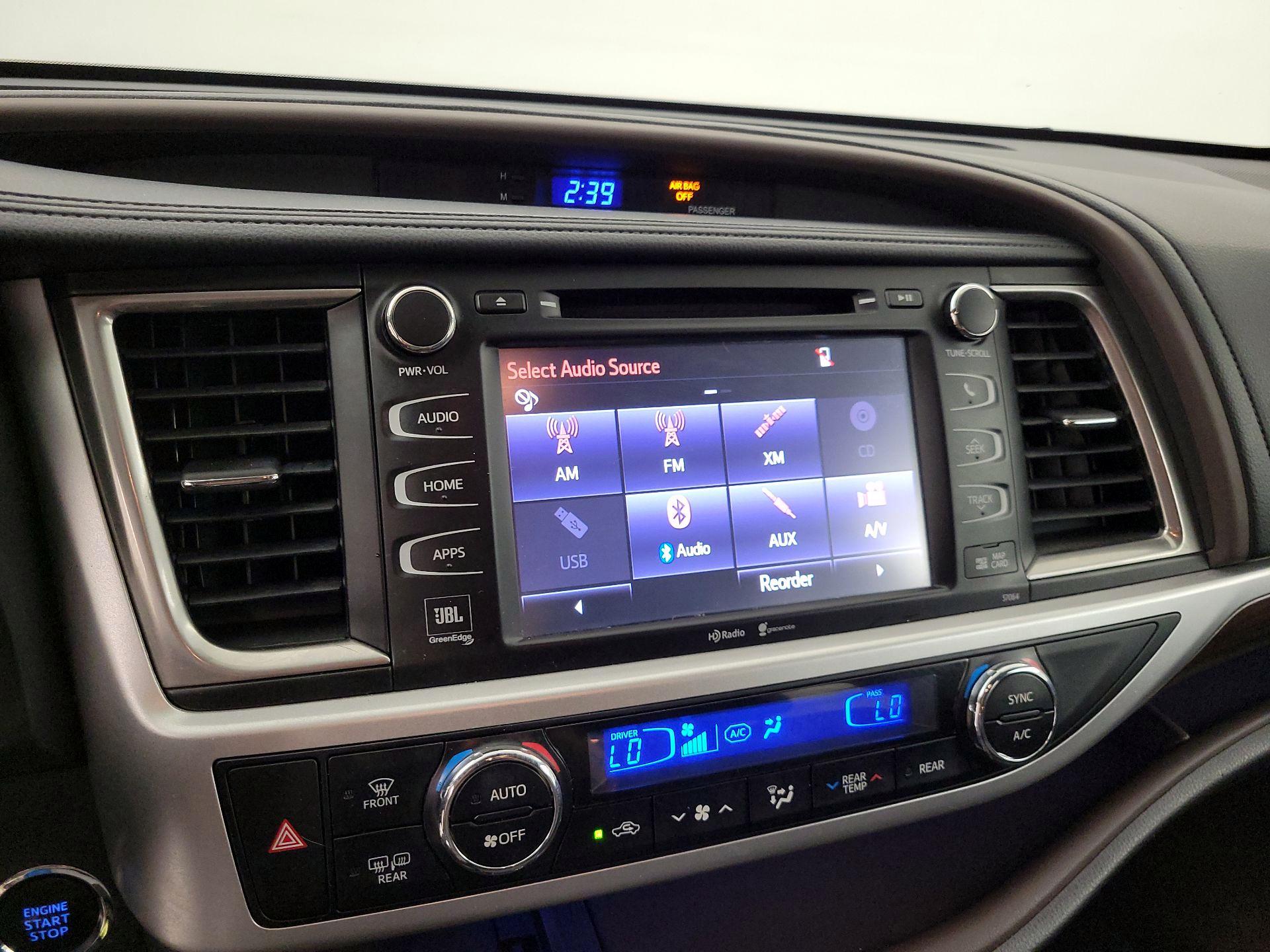 Thumbnail: 2014 Toyota Highlander - 16