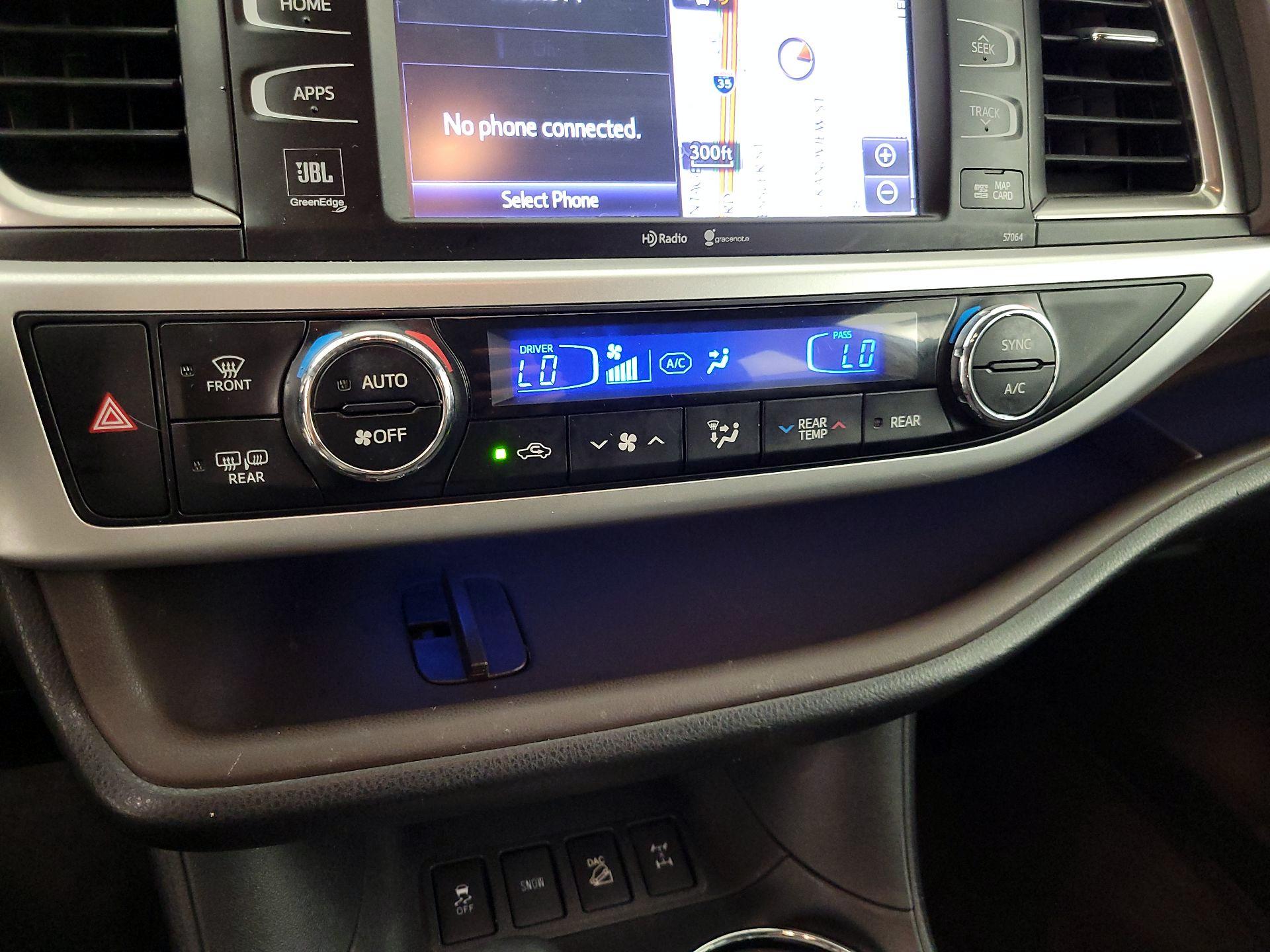 Thumbnail: 2014 Toyota Highlander - 17
