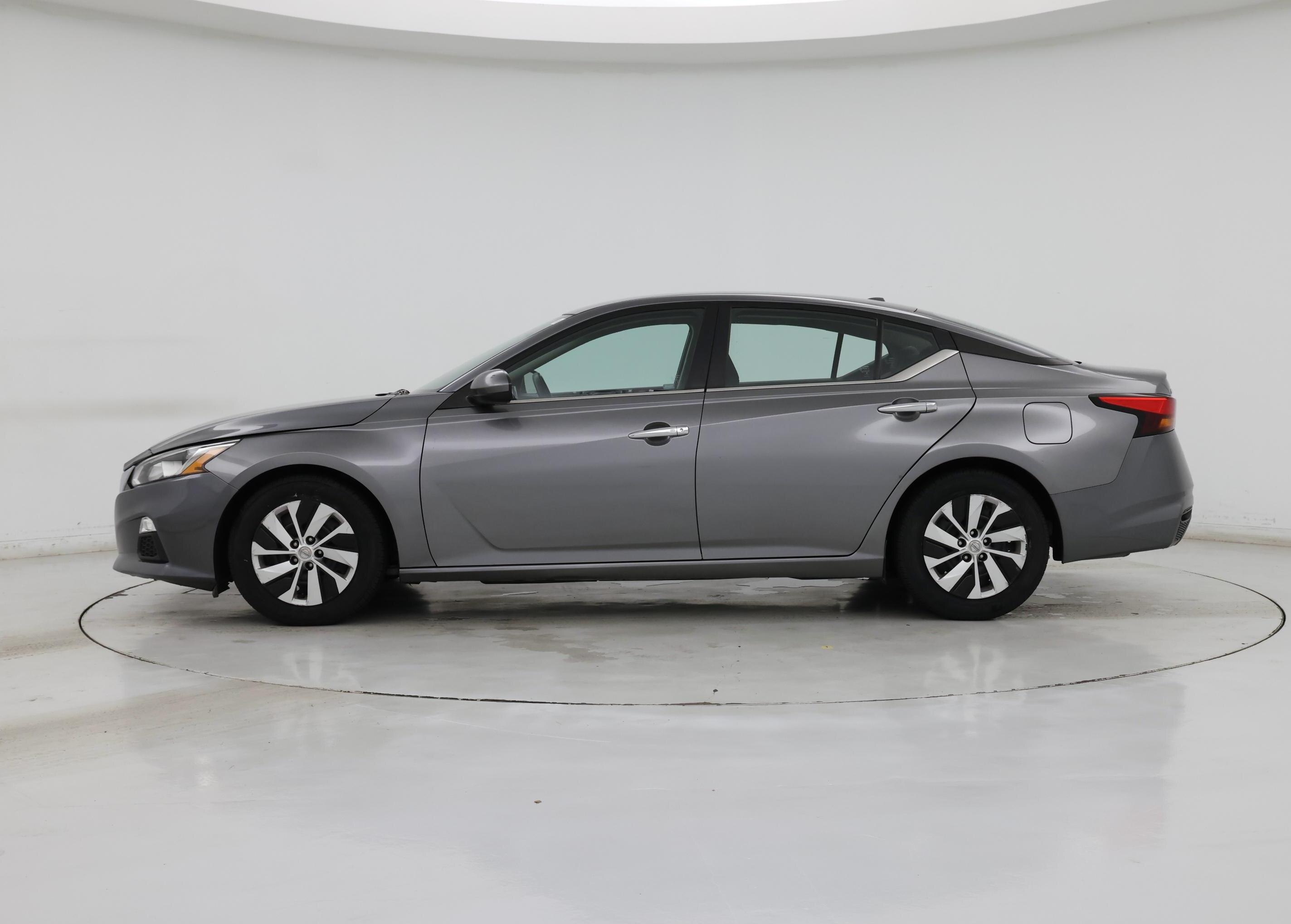 Thumbnail: 2020 Nissan Altima - 3