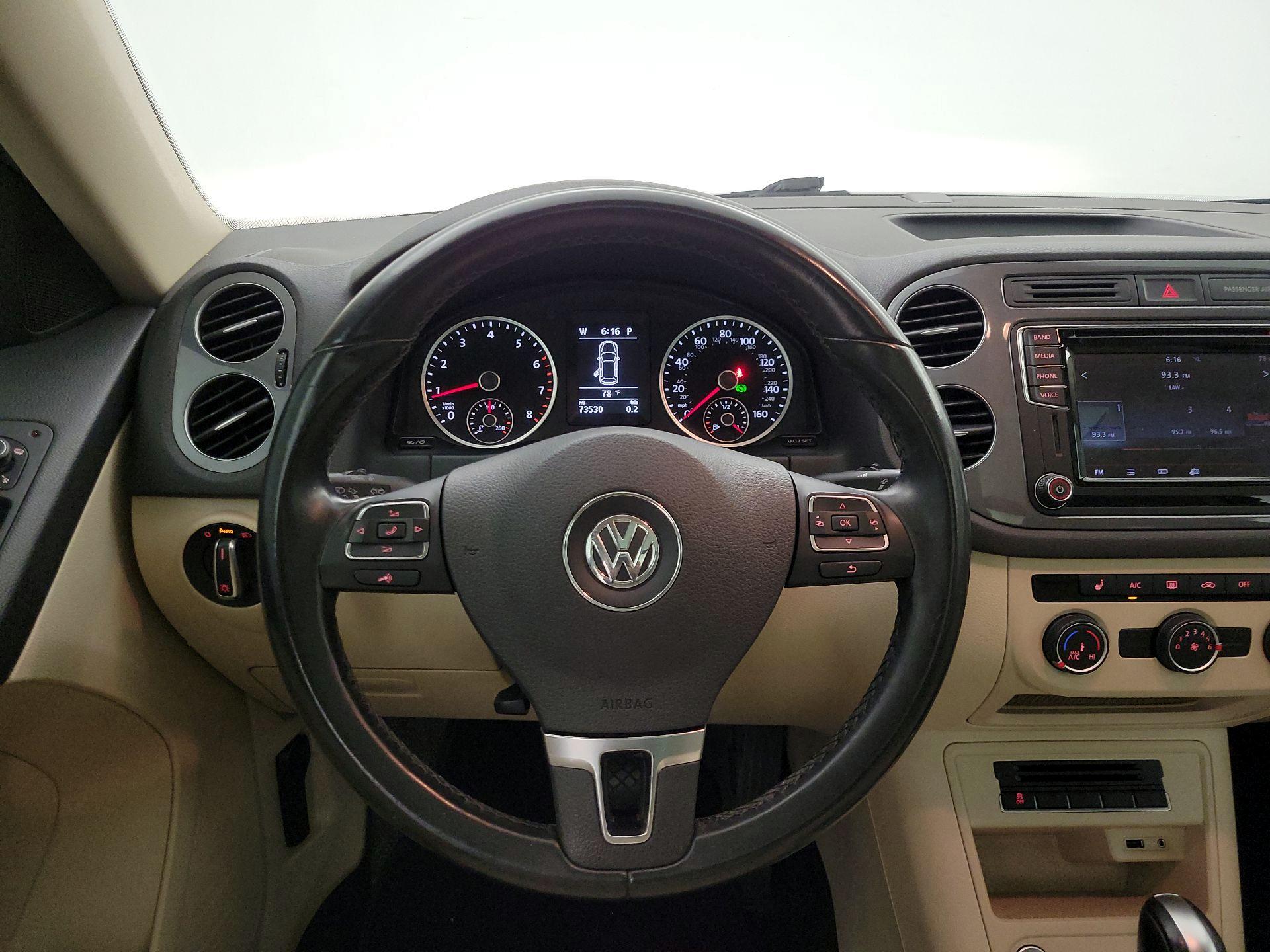 Thumbnail: 2017 Volkswagen Tiguan - 10