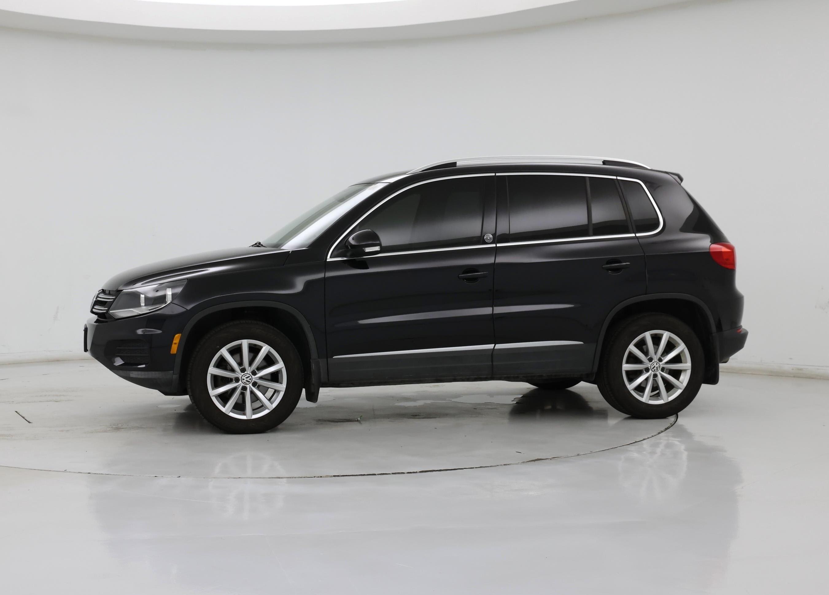 Thumbnail: 2017 Volkswagen Tiguan - 3