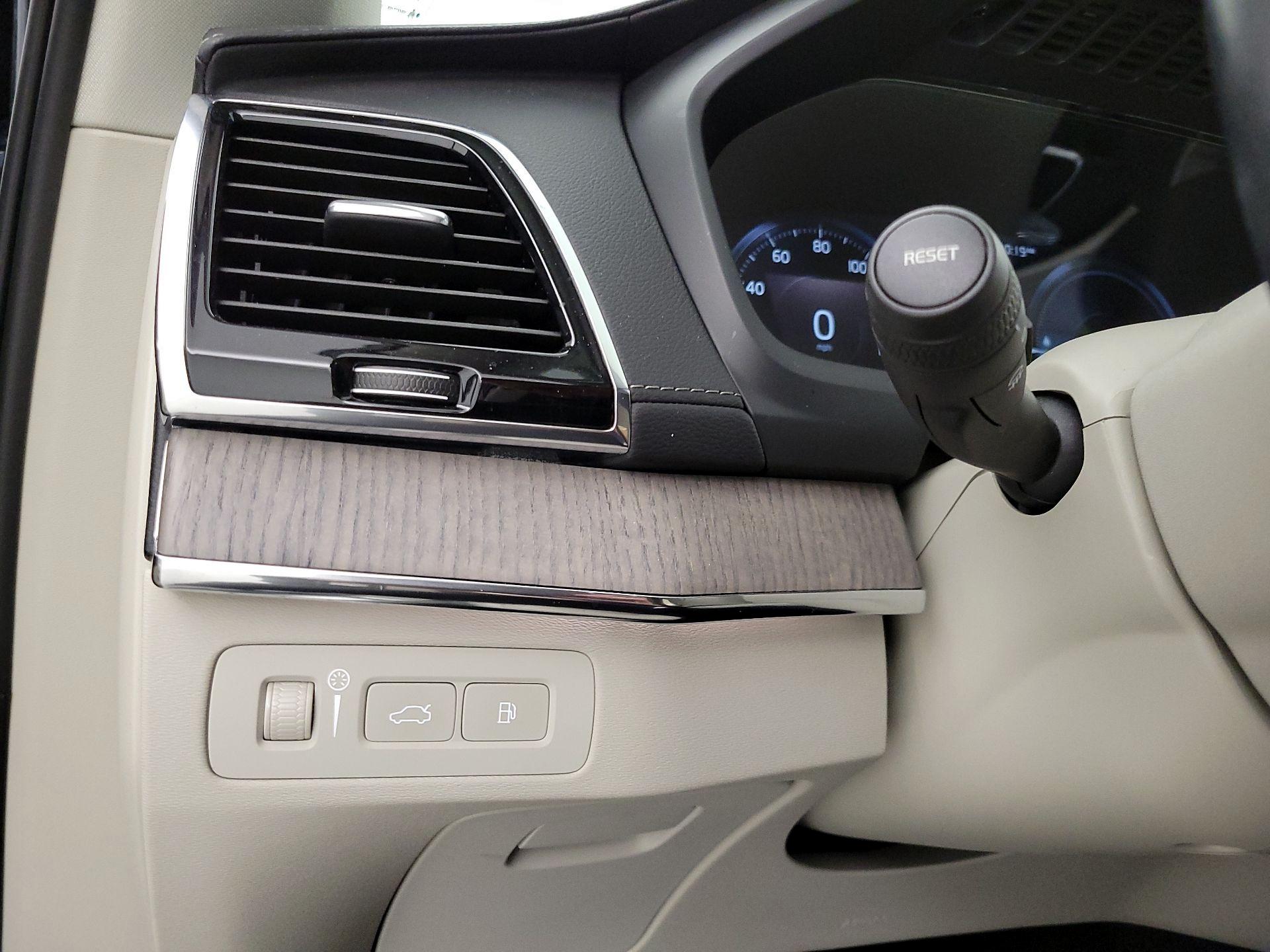 Thumbnail: 2021 Volvo XC90 - 13