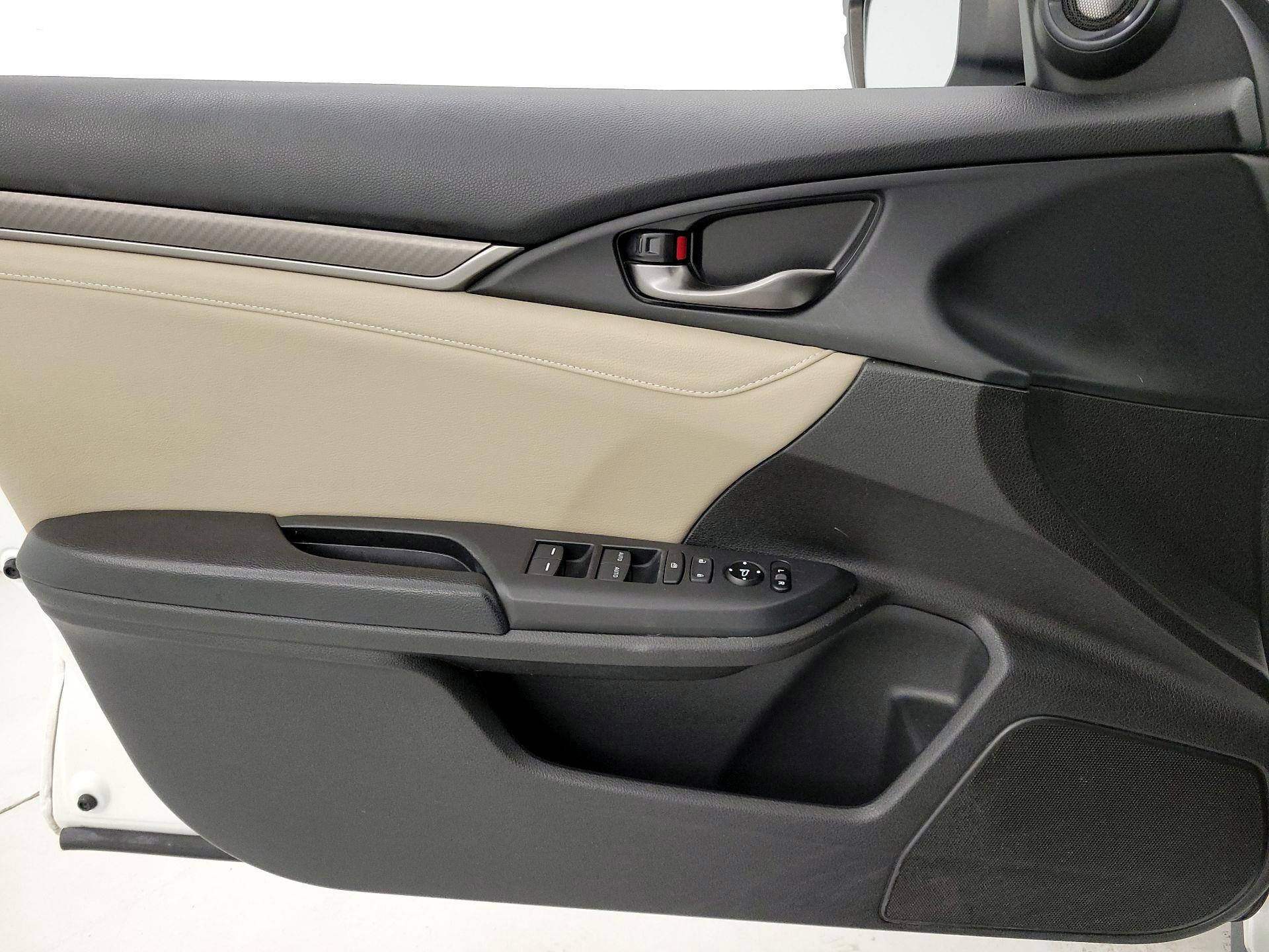 Thumbnail: 2017 Honda Civic - 12