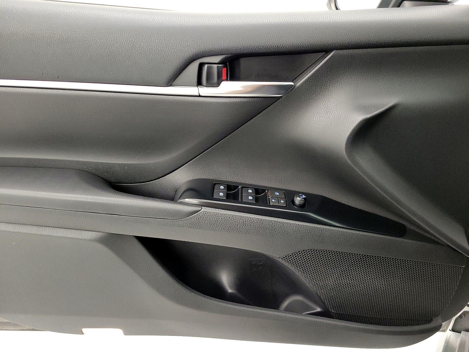 Thumbnail: 2019 Toyota Camry - 12