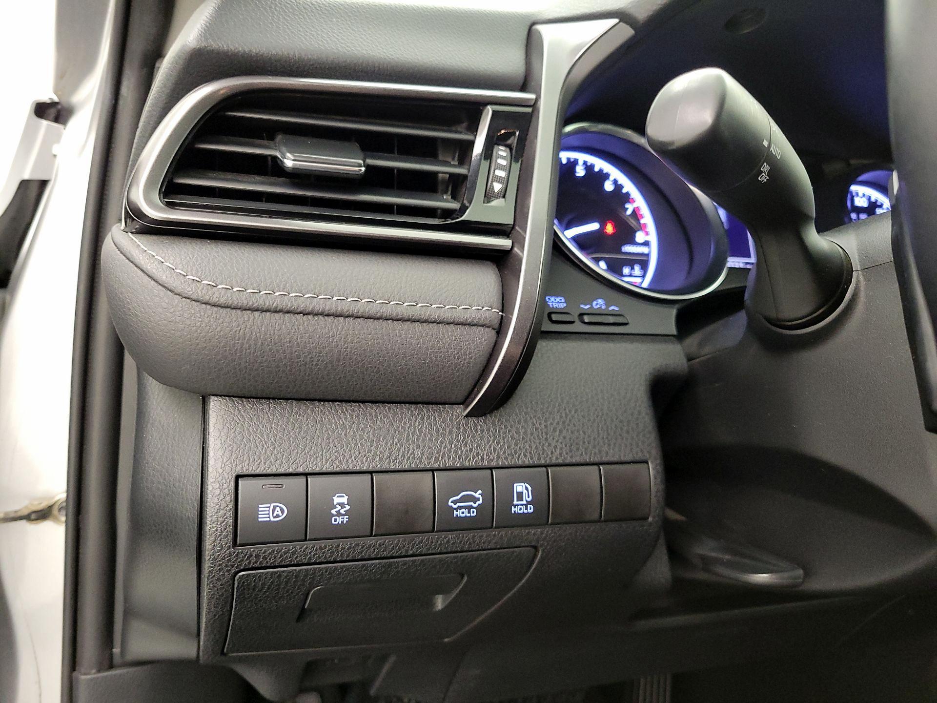 Thumbnail: 2019 Toyota Camry - 13