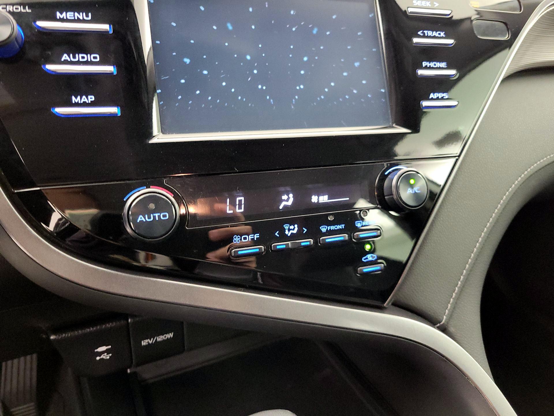 Thumbnail: 2019 Toyota Camry - 16