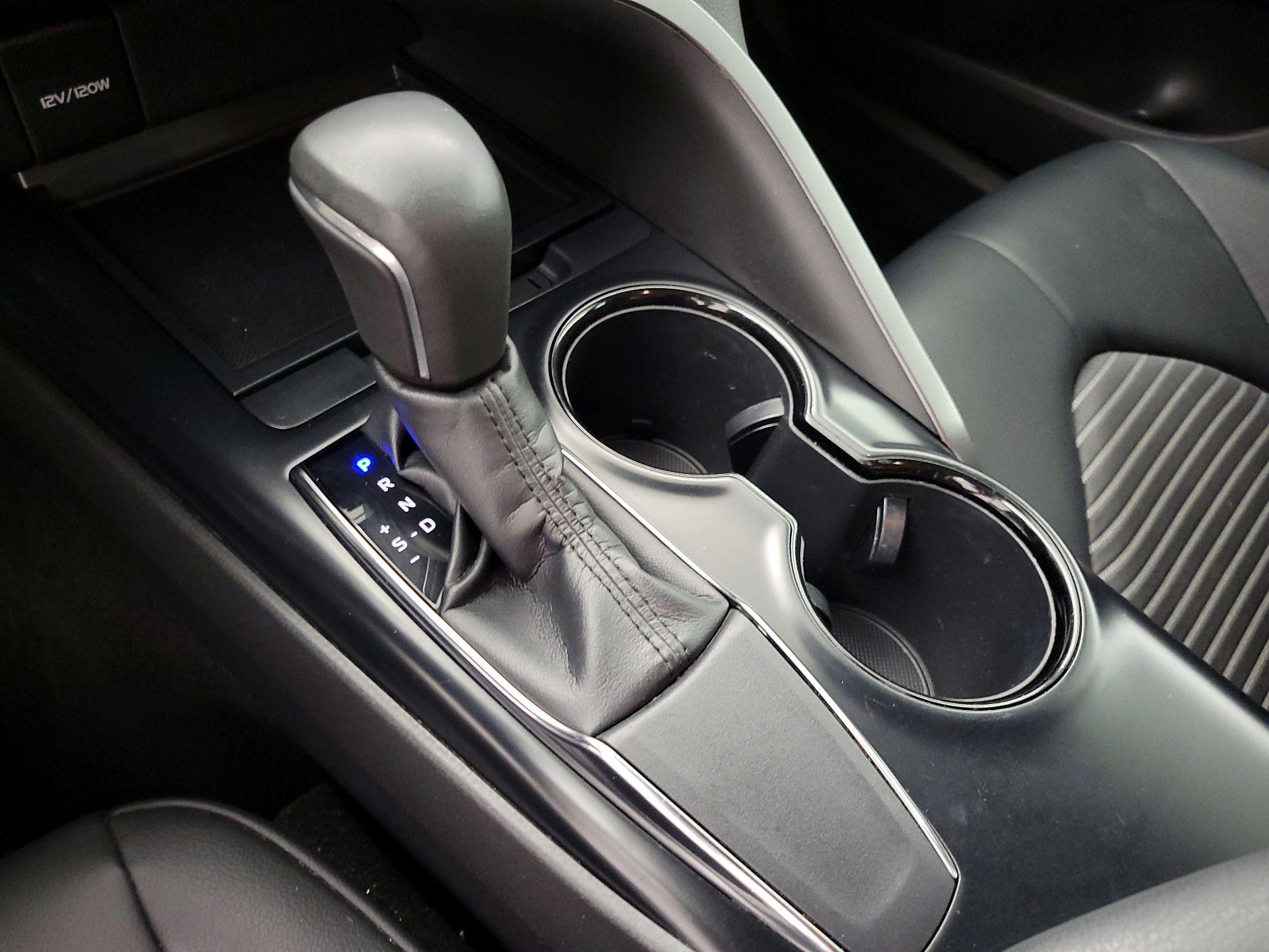 Thumbnail: 2019 Toyota Camry - 17