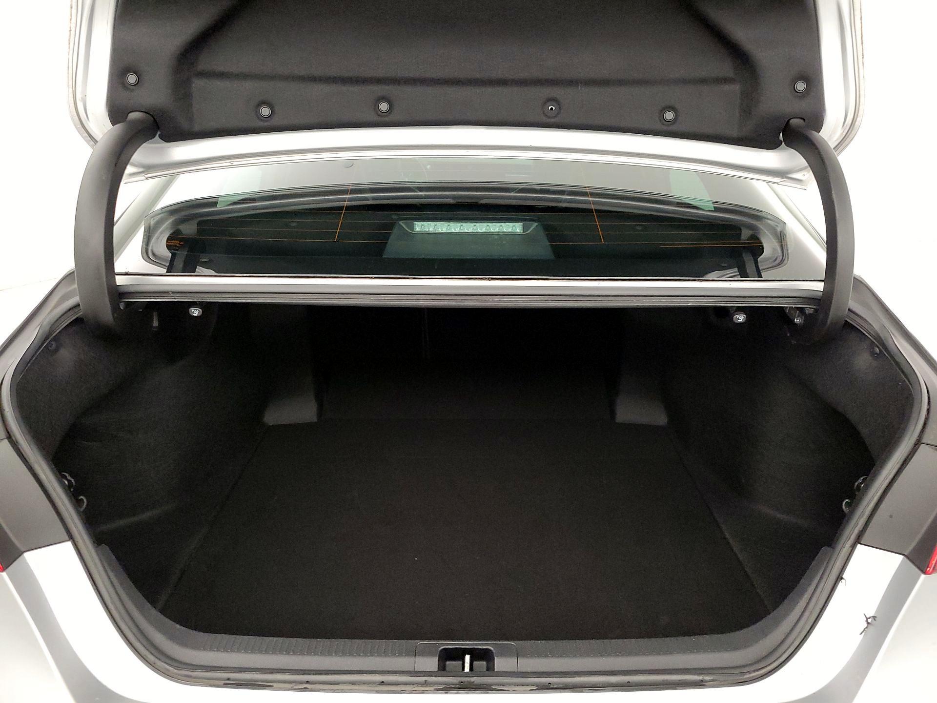 Thumbnail: 2019 Toyota Camry - 20