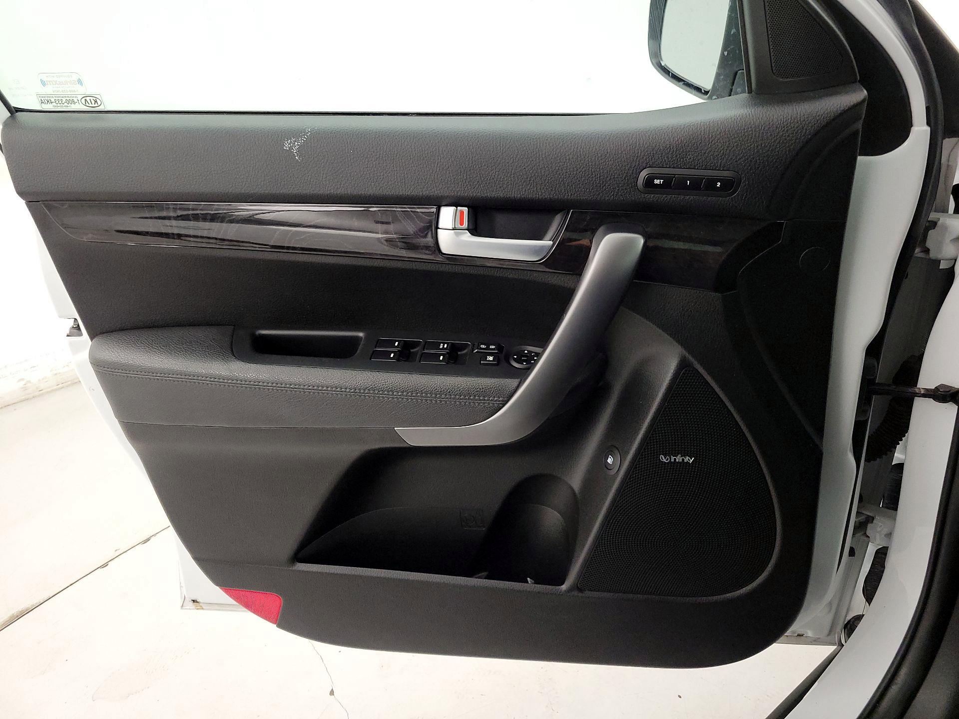 Thumbnail: 2014 Kia Sorento - 12