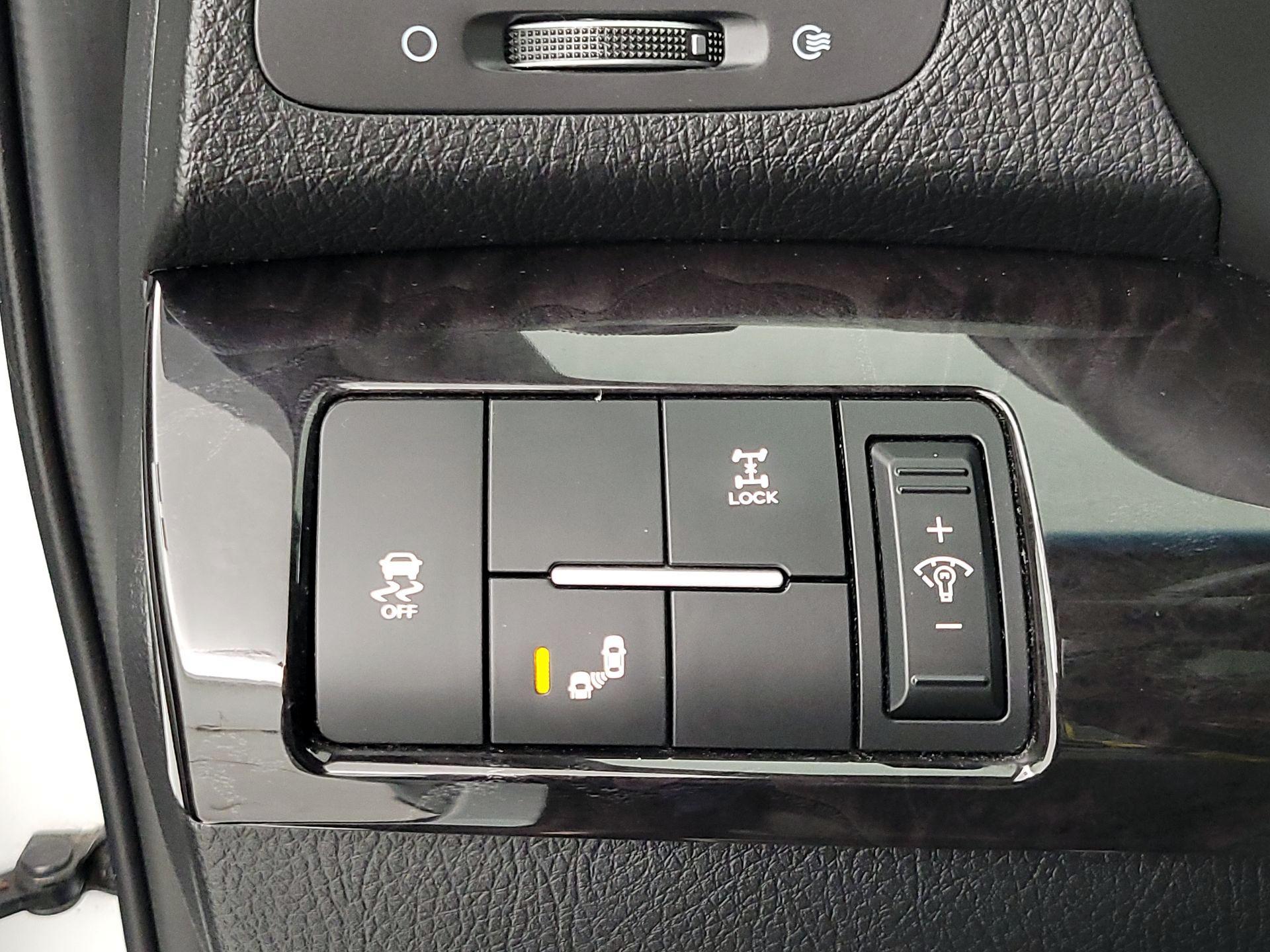 Thumbnail: 2014 Kia Sorento - 13