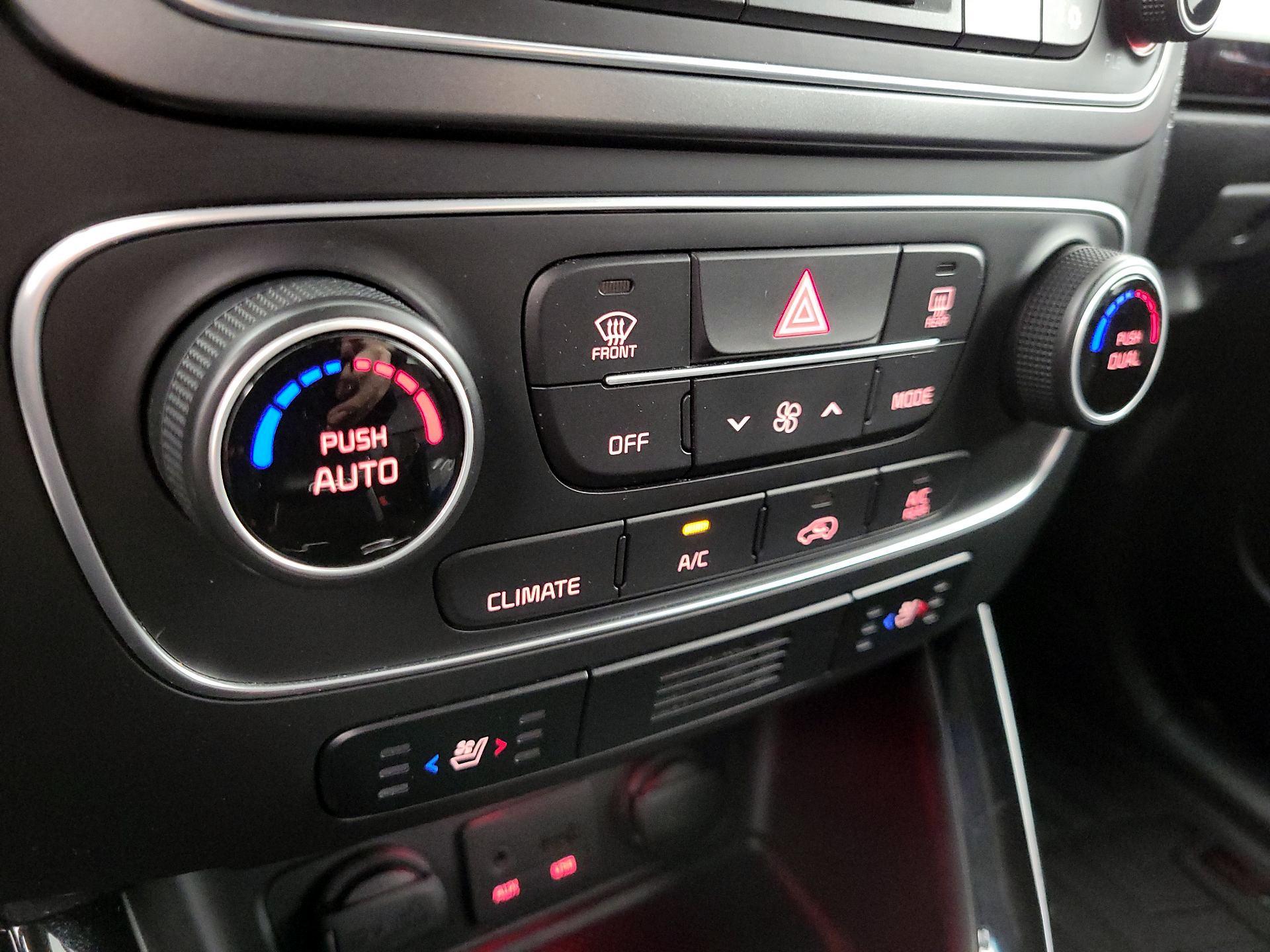 Thumbnail: 2014 Kia Sorento - 17