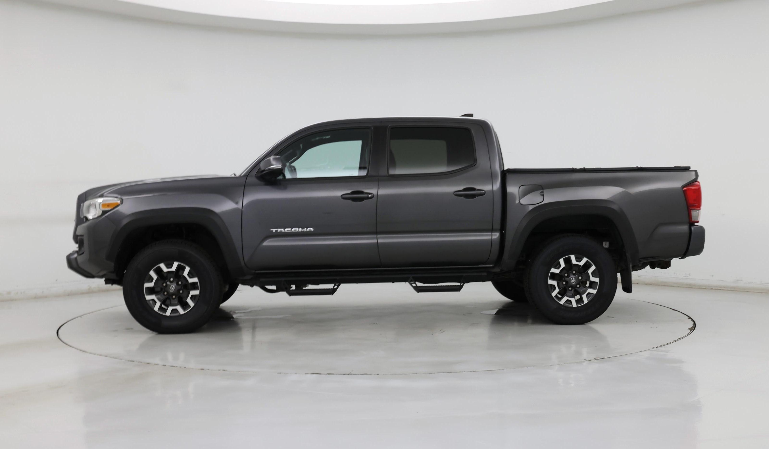 Thumbnail: 2017 Toyota Tacoma - 3