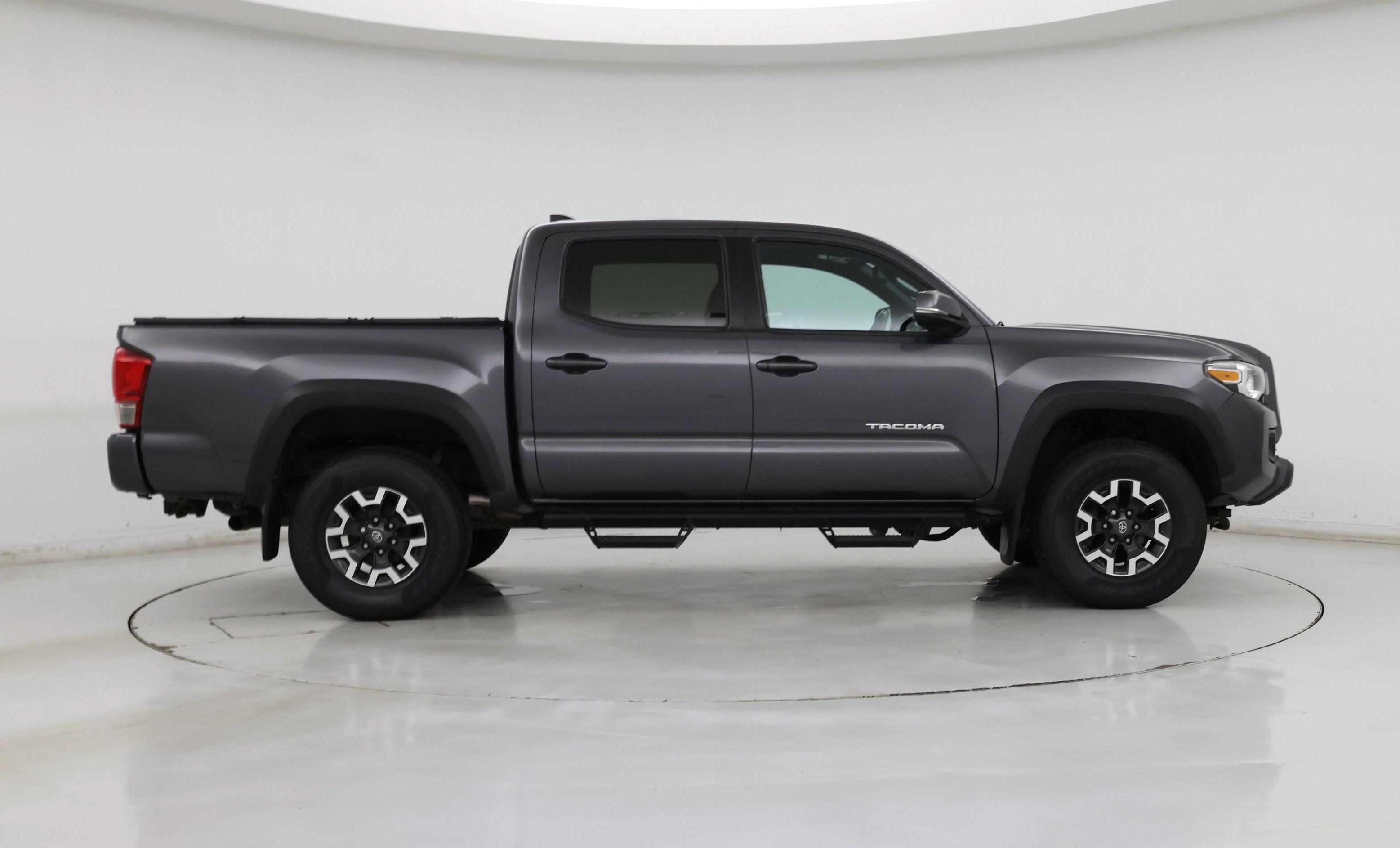 Thumbnail: 2017 Toyota Tacoma - 7