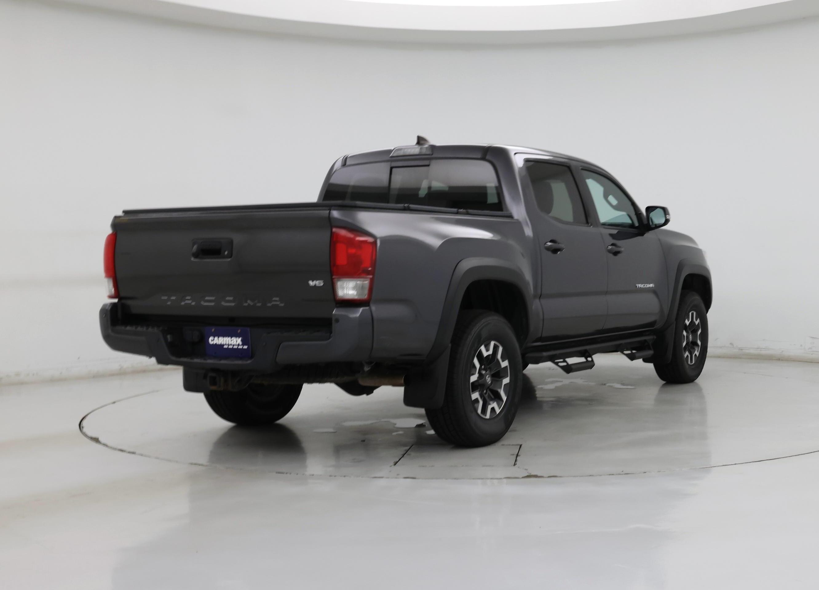 Thumbnail: 2017 Toyota Tacoma - 8