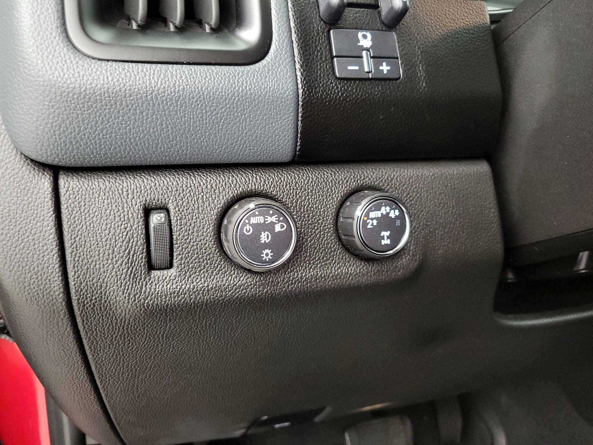Thumbnail: 2021 Chevrolet Colorado - 13