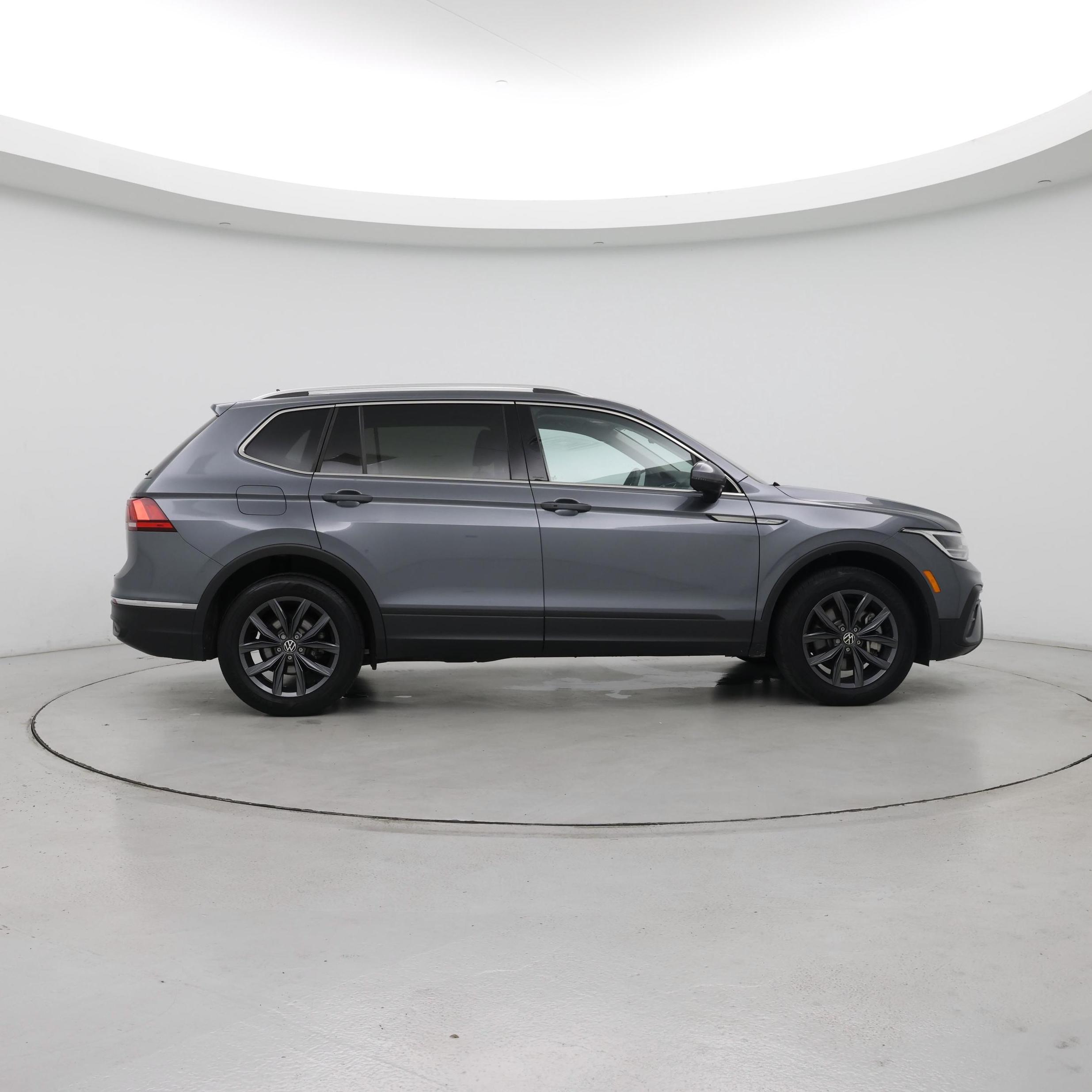 Thumbnail: 2022 Volkswagen Tiguan - 7
