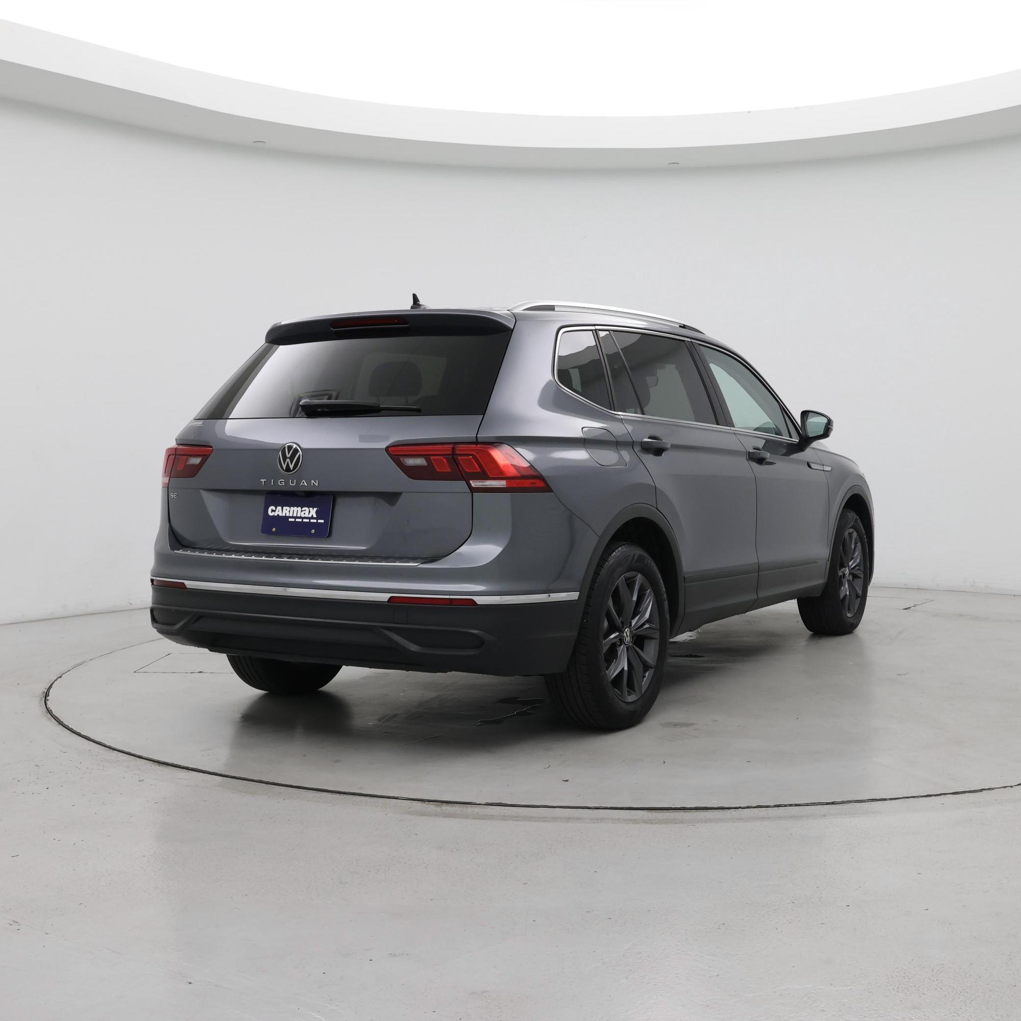 Thumbnail: 2022 Volkswagen Tiguan - 8