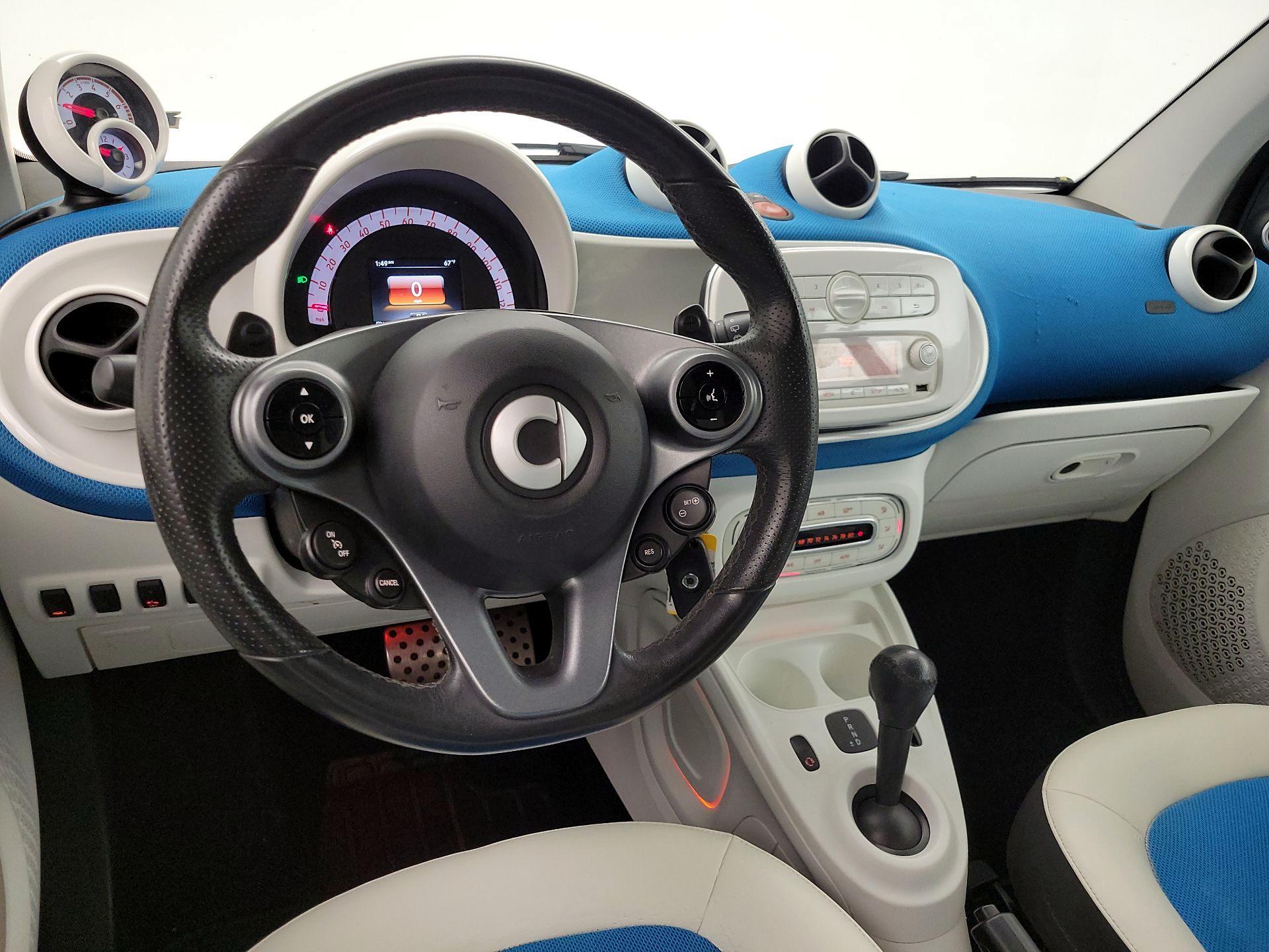 Thumbnail: 2016 smart fortwo - 9