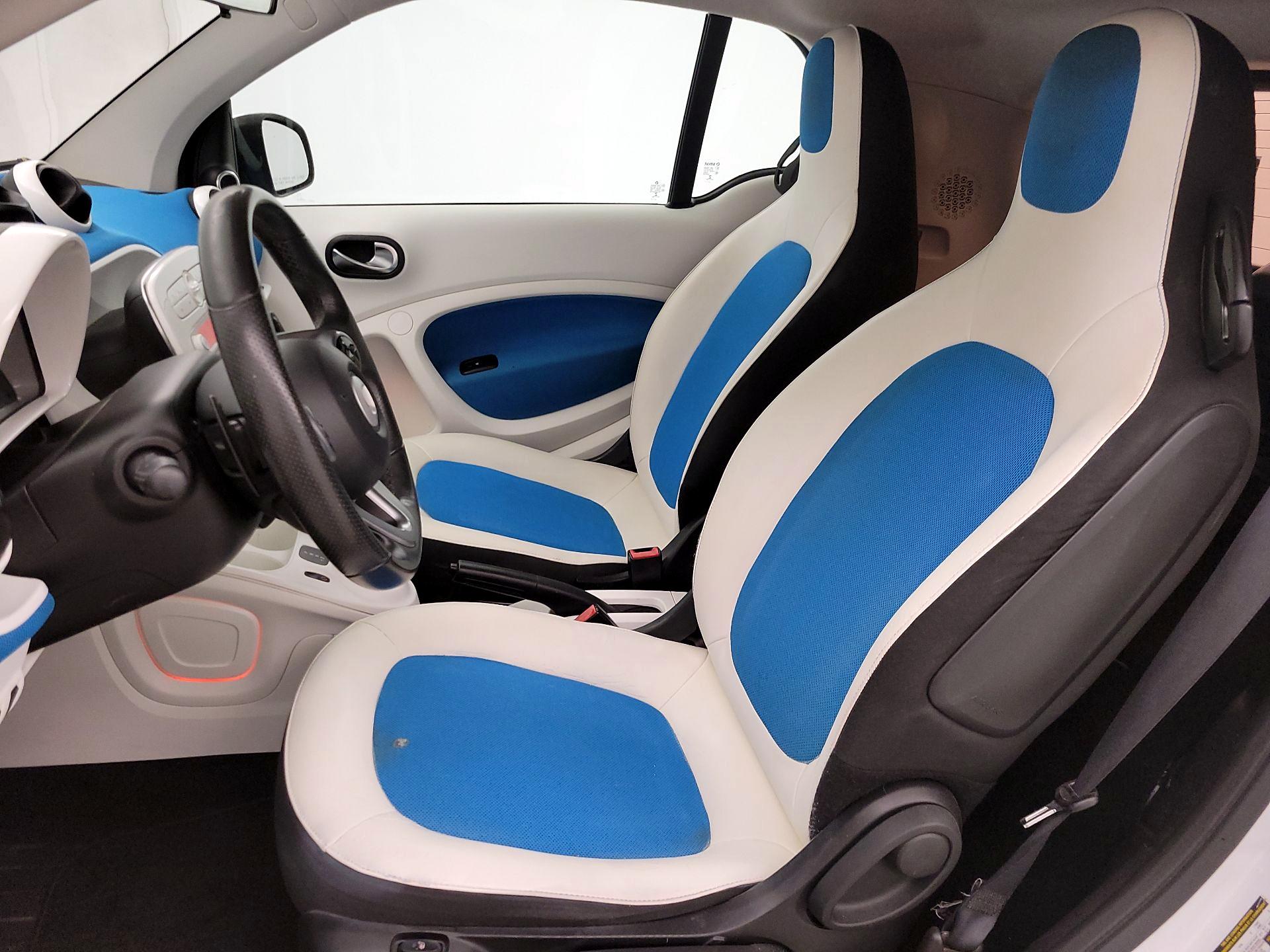Thumbnail: 2016 smart fortwo - 11