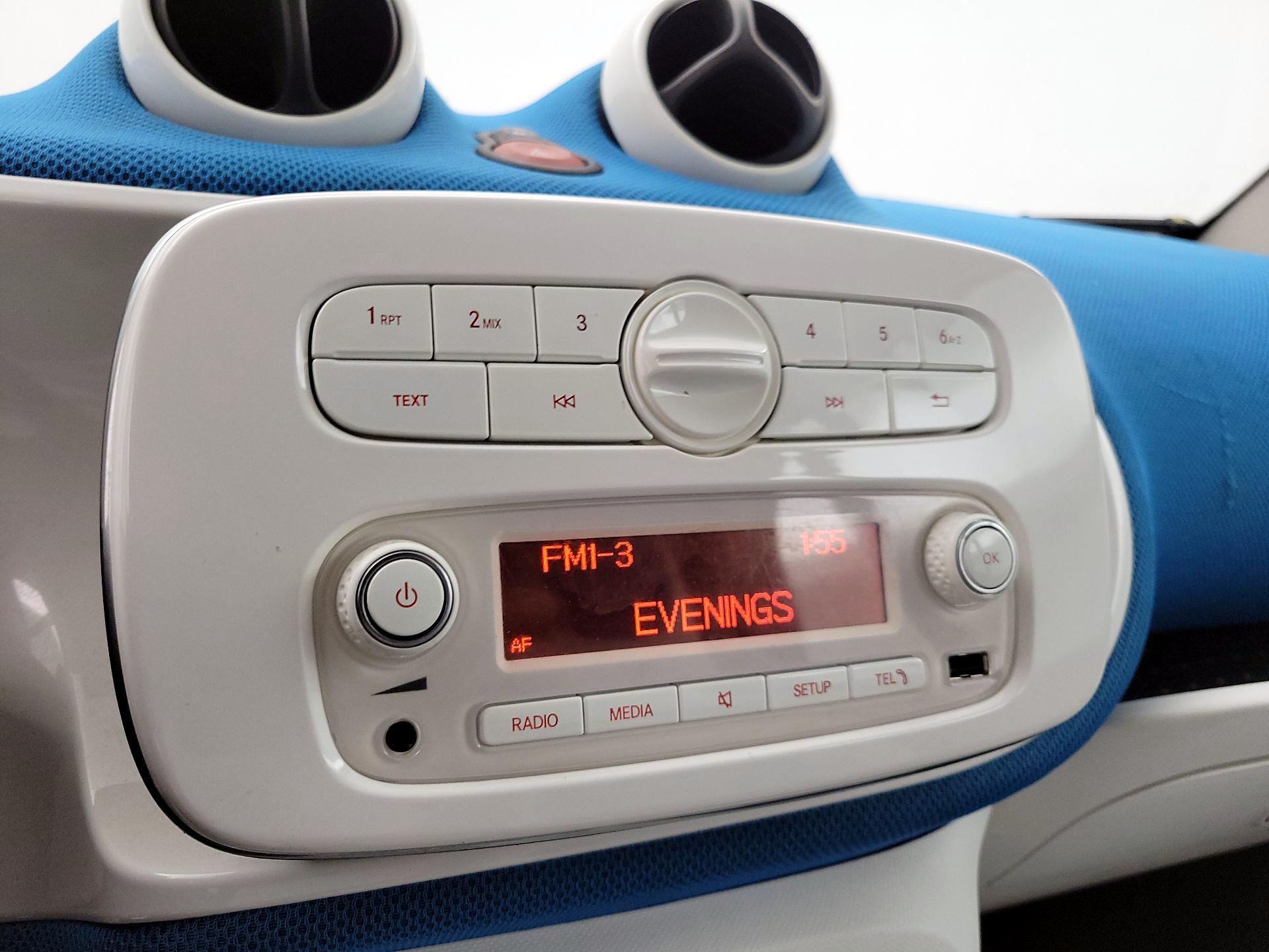 Thumbnail: 2016 smart fortwo - 14