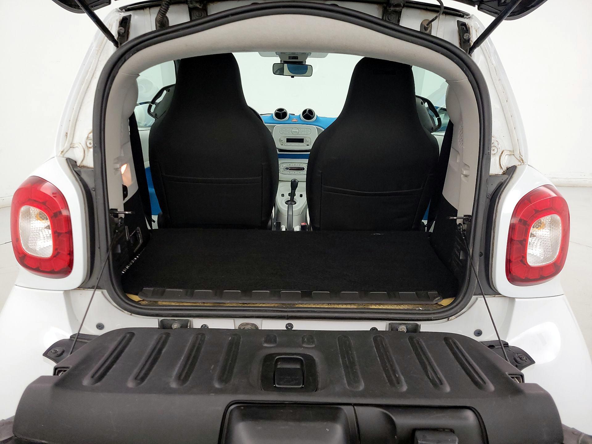 Thumbnail: 2016 smart fortwo - 19