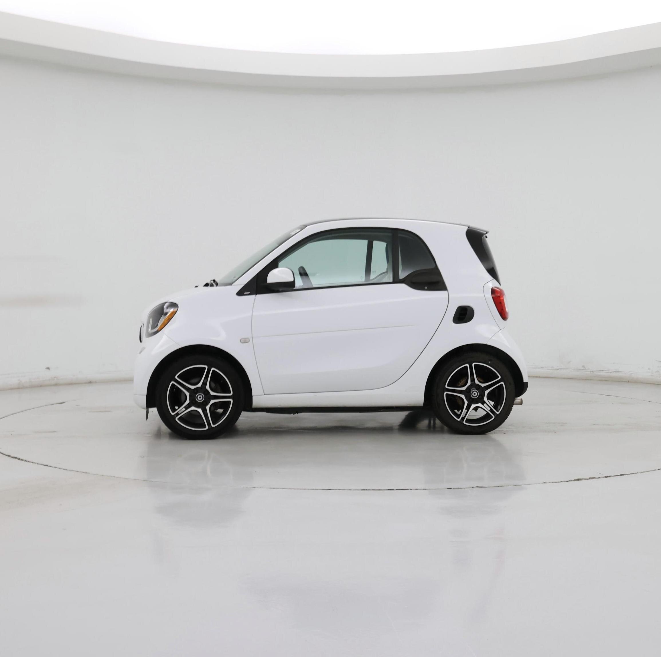 Thumbnail: 2016 smart fortwo - 3