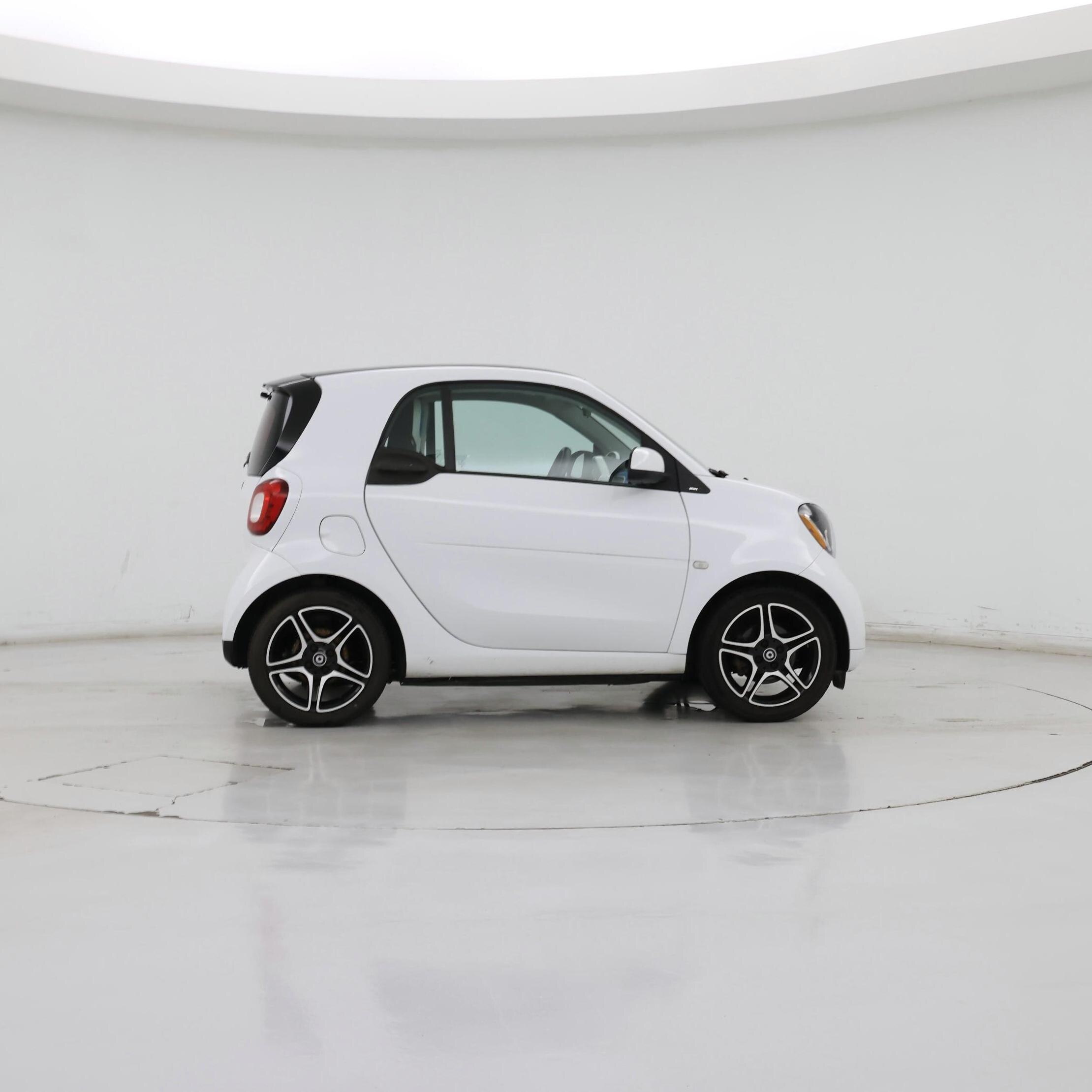 Thumbnail: 2016 smart fortwo - 7
