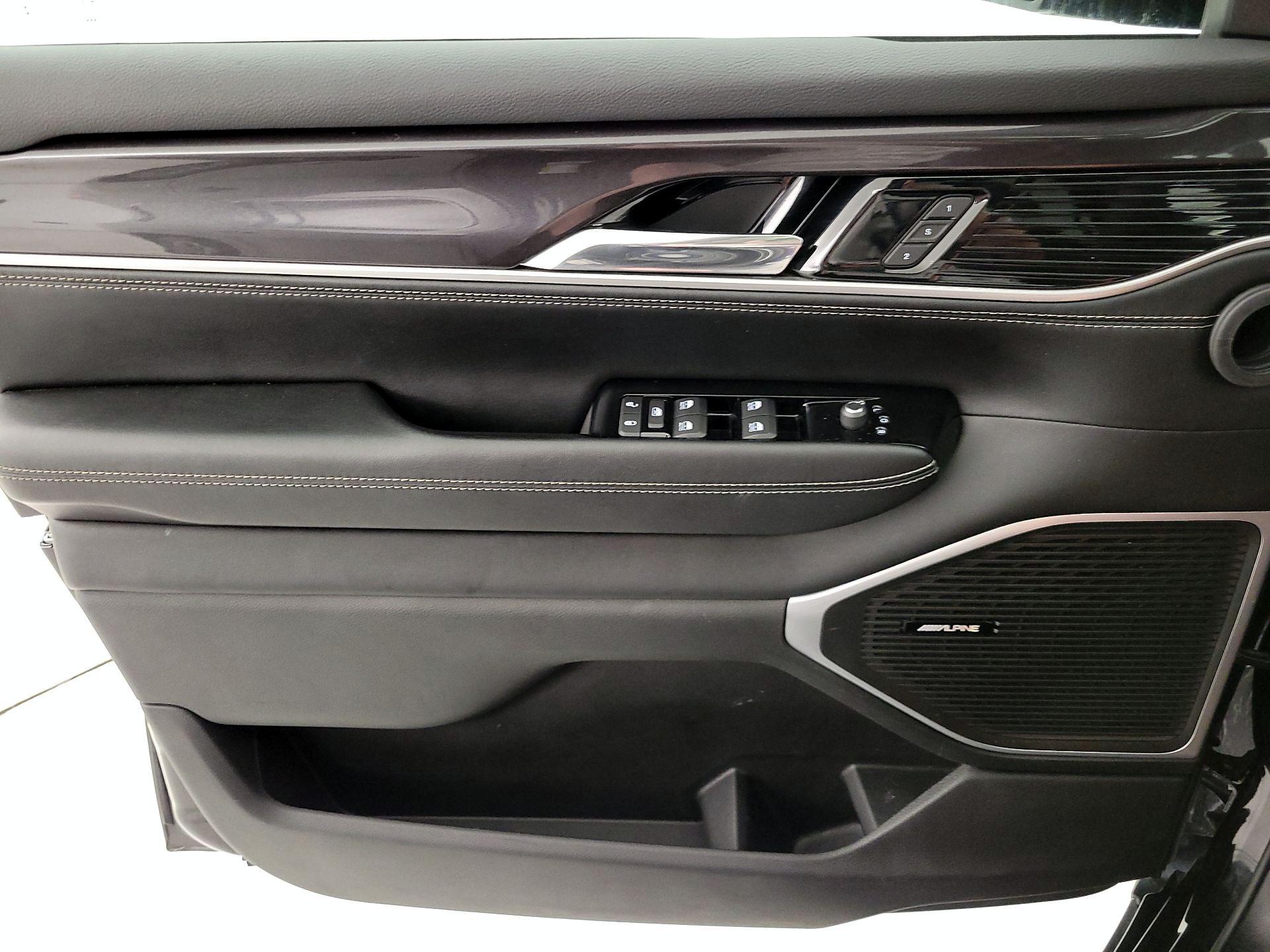 Thumbnail: 2023 Jeep Wagoneer - 12