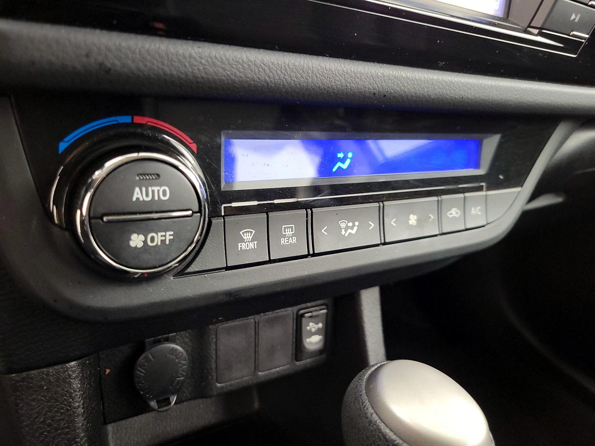 Thumbnail: 2015 Toyota Corolla - 16