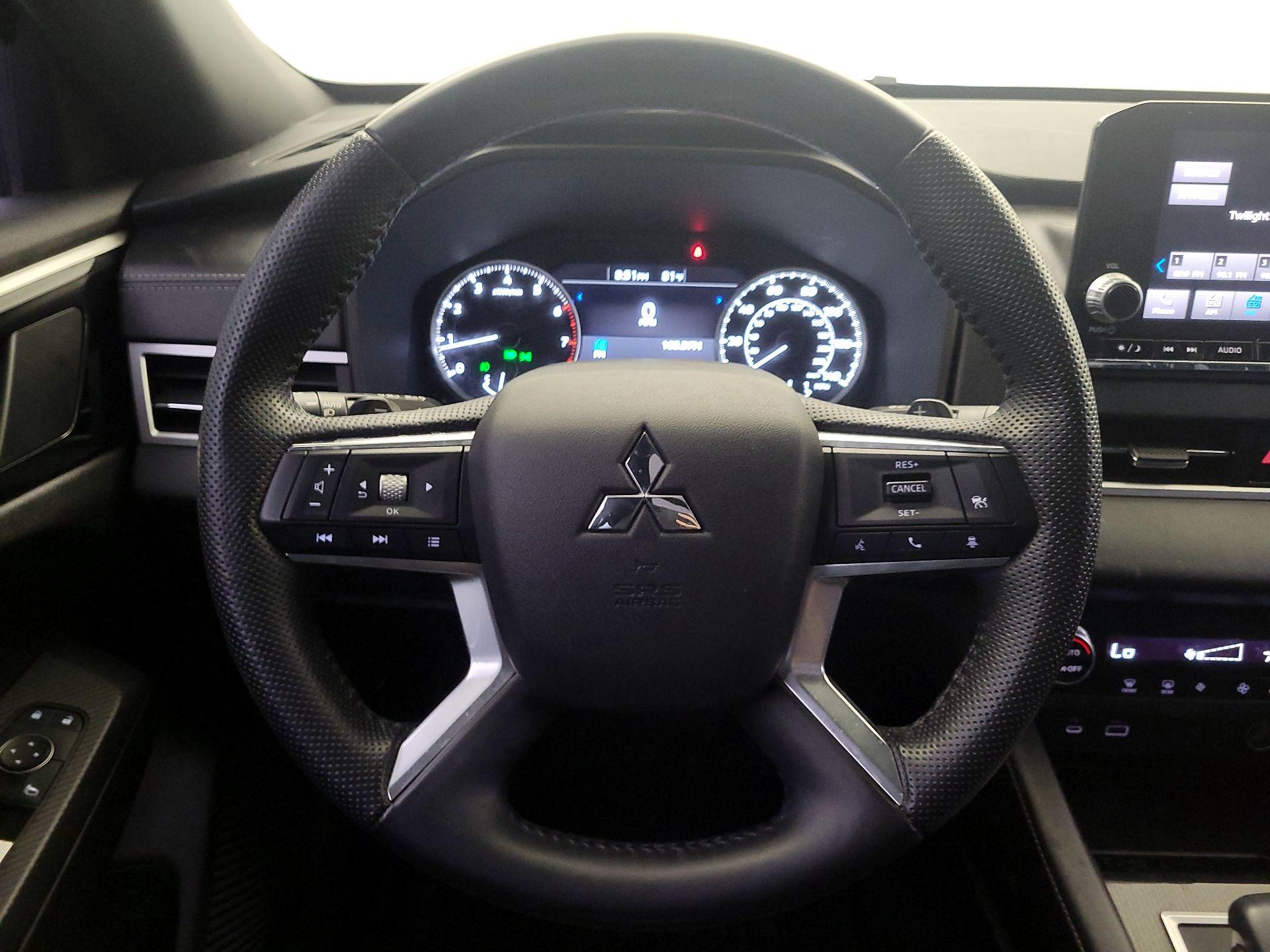 Thumbnail: 2022 Mitsubishi Outlander - 10