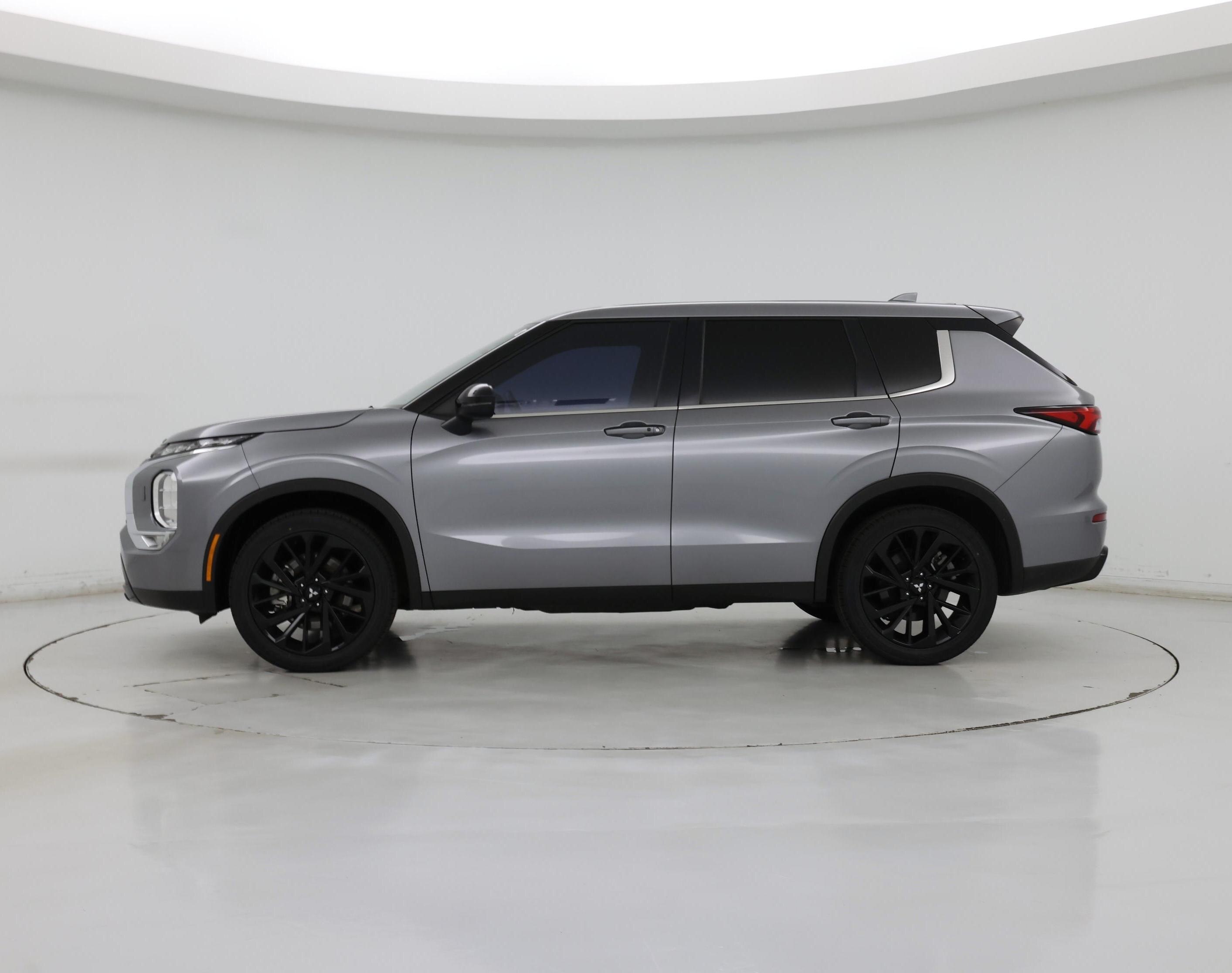 Thumbnail: 2022 Mitsubishi Outlander - 3