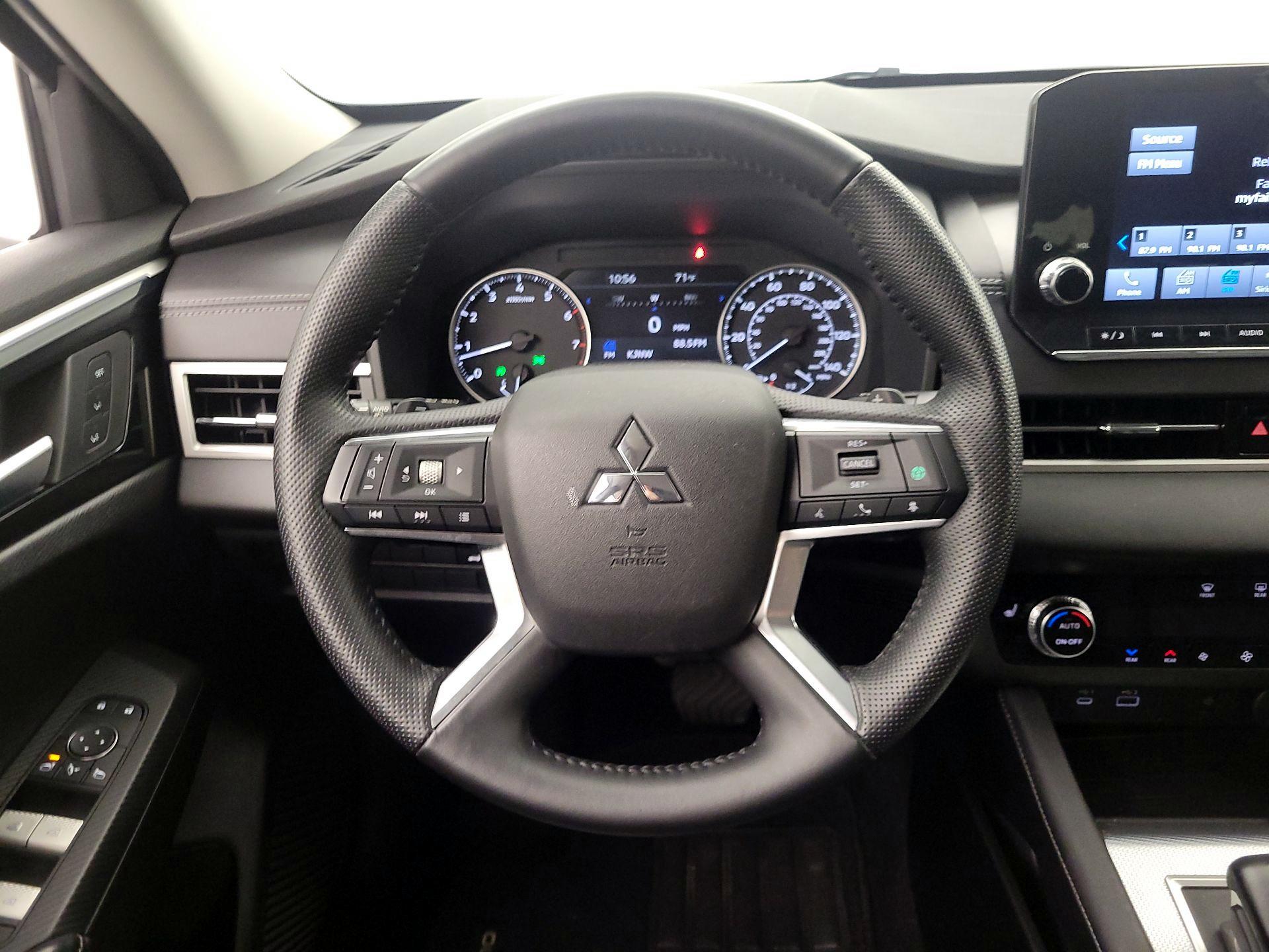 Thumbnail: 2022 Mitsubishi Outlander - 10