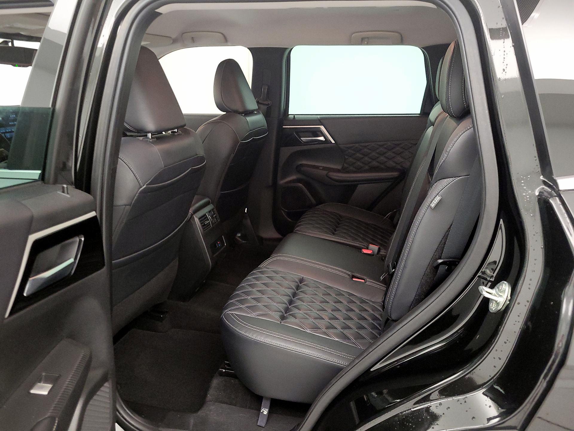 Thumbnail: 2022 Mitsubishi Outlander - 19