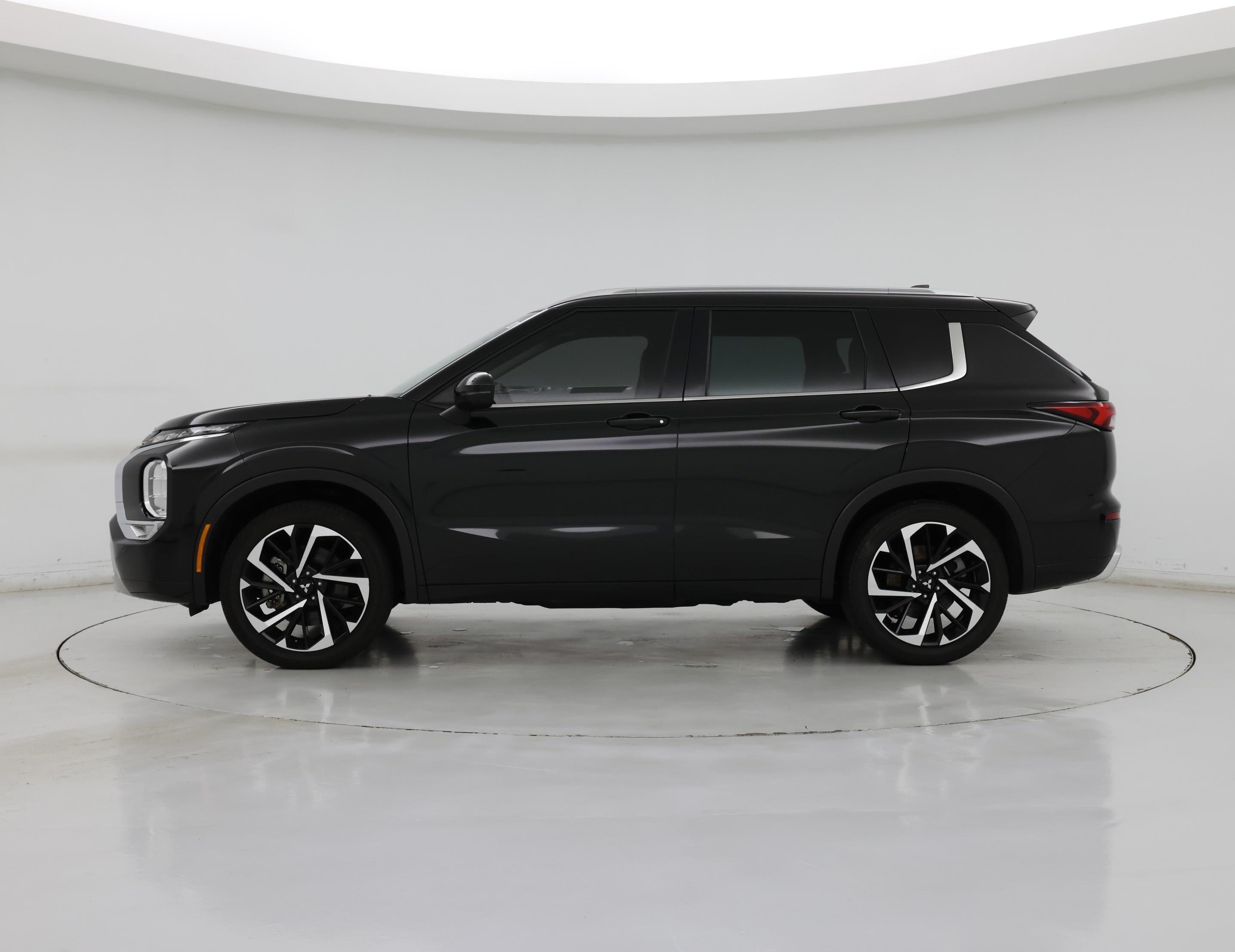 Thumbnail: 2022 Mitsubishi Outlander - 3