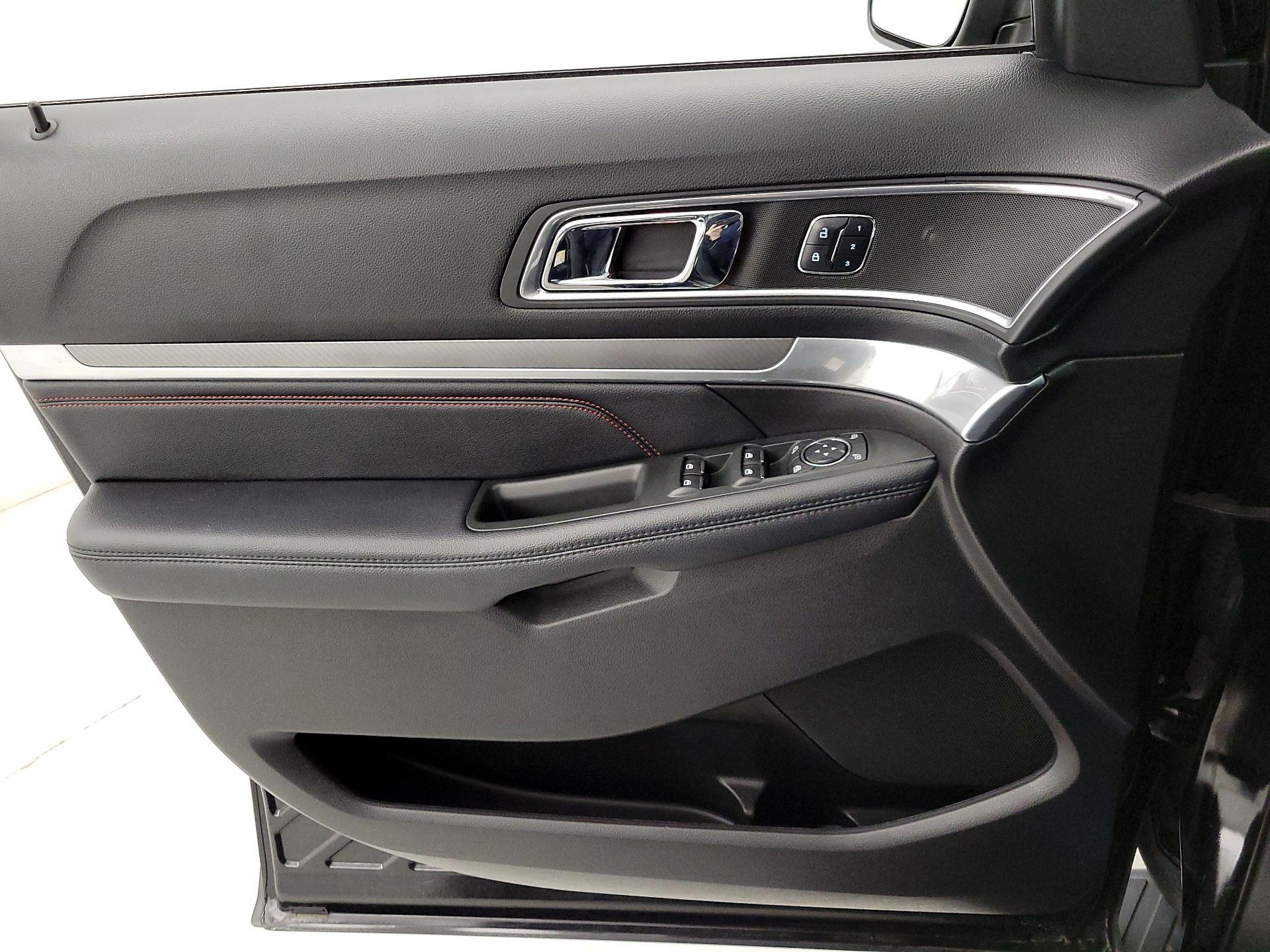 Thumbnail: 2017 Ford Explorer - 12