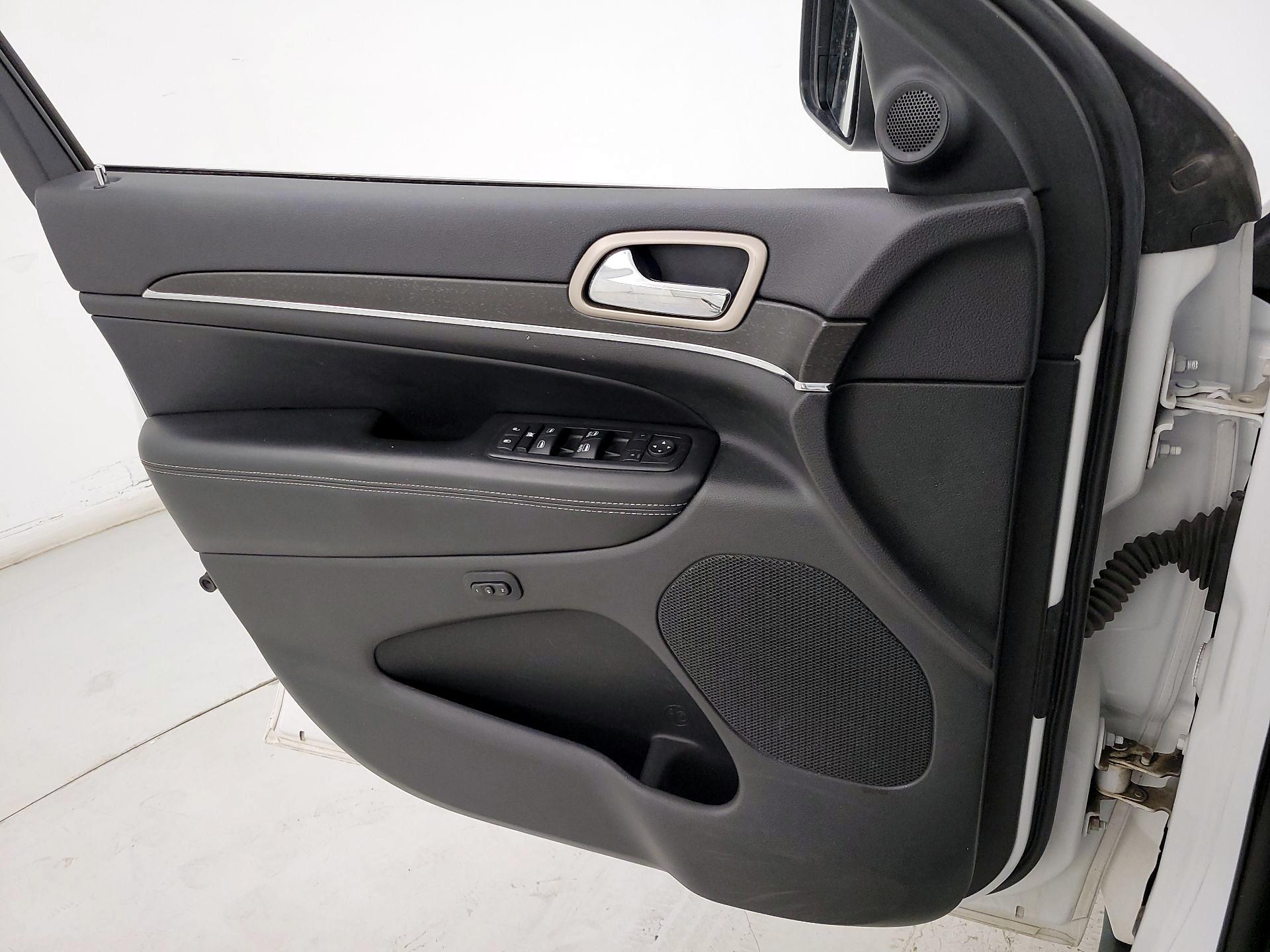 Thumbnail: 2016 Jeep Grand Cherokee - 12
