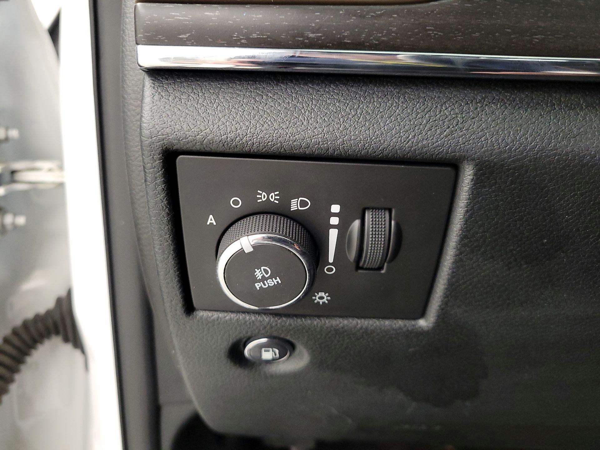 Thumbnail: 2016 Jeep Grand Cherokee - 13