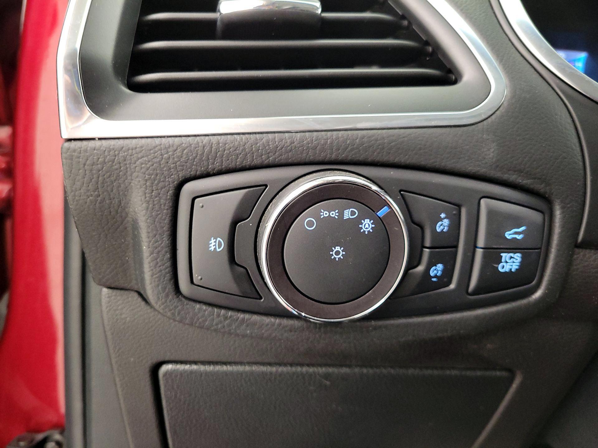 Thumbnail: 2019 Ford Edge - 13