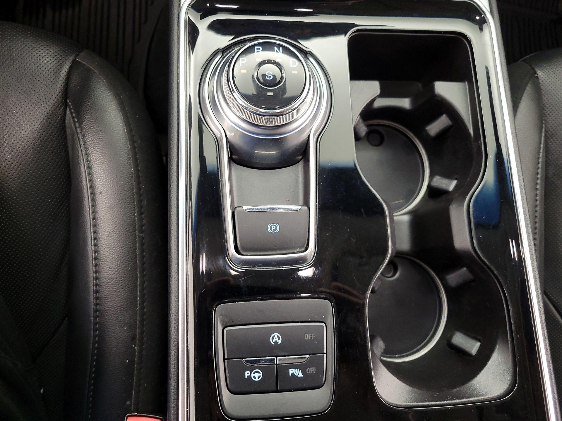 Thumbnail: 2019 Ford Edge - 18