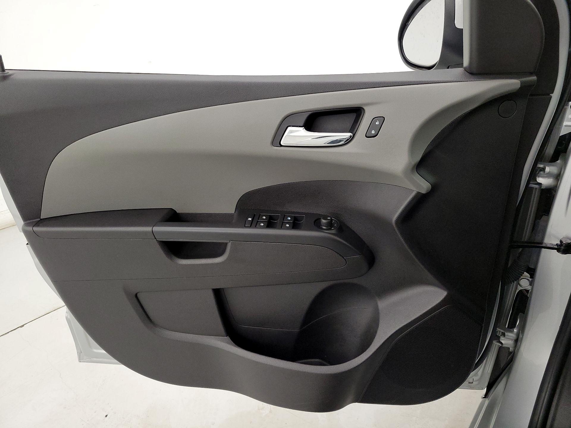Thumbnail: 2016 Chevrolet Sonic - 12
