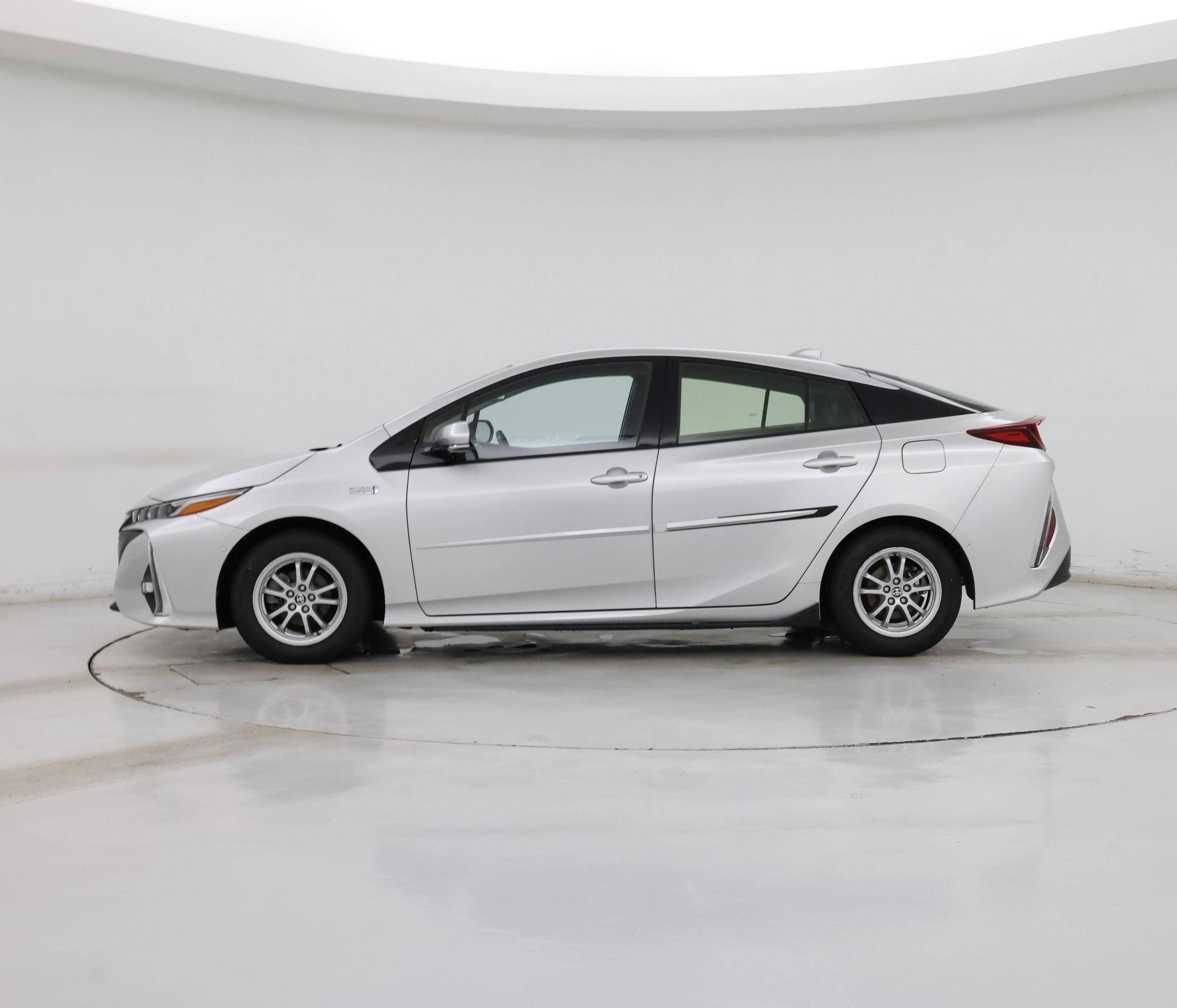 Thumbnail: 2017 Toyota Prius Prime - 3
